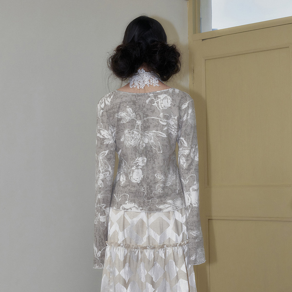 SENSELF Asymmetrical Floral Full-Print Knit Long-Sleeve Tee