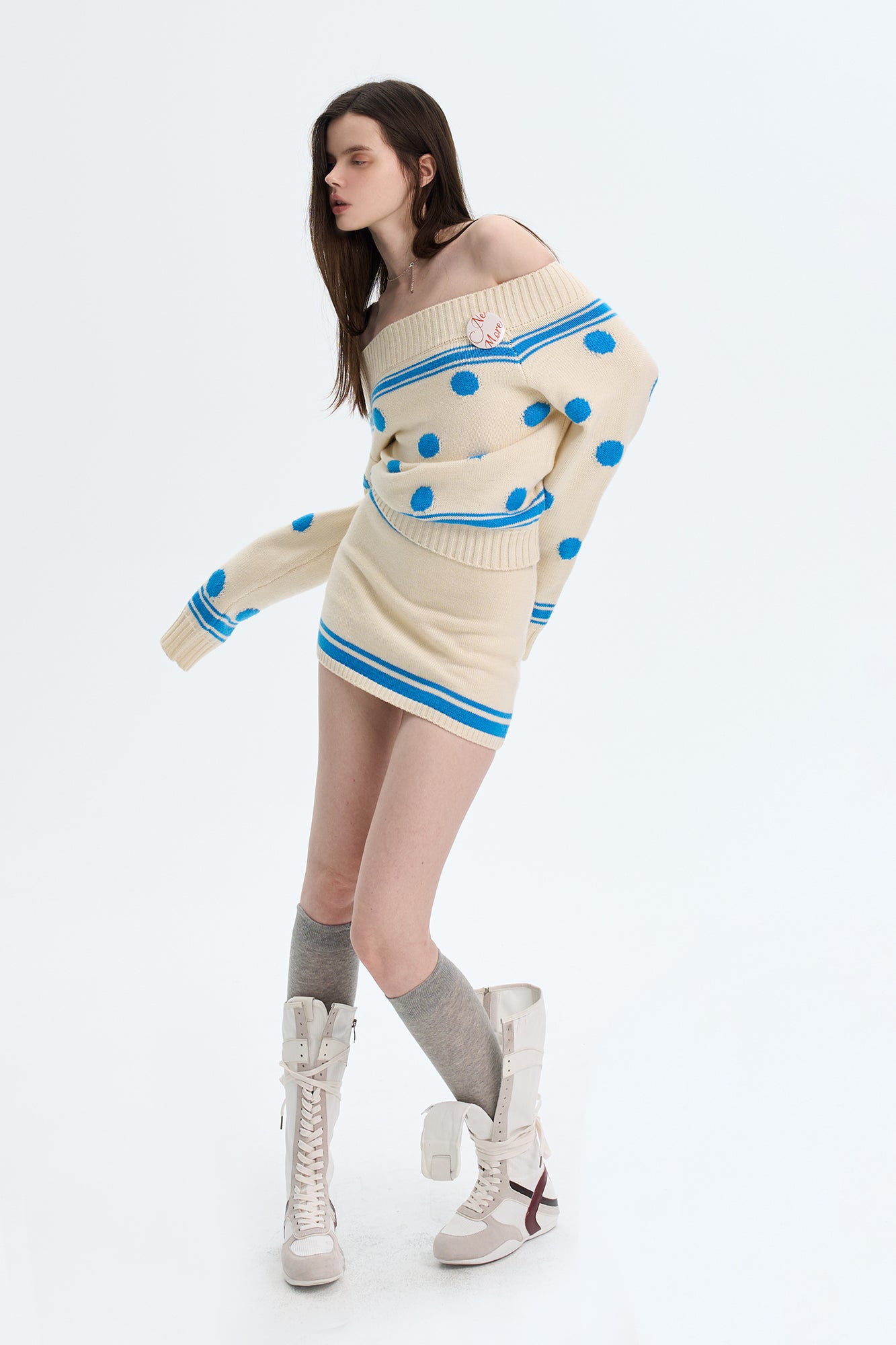 THE NEVERMORE Contrast Polka Dot Off-Shoulder Sweater