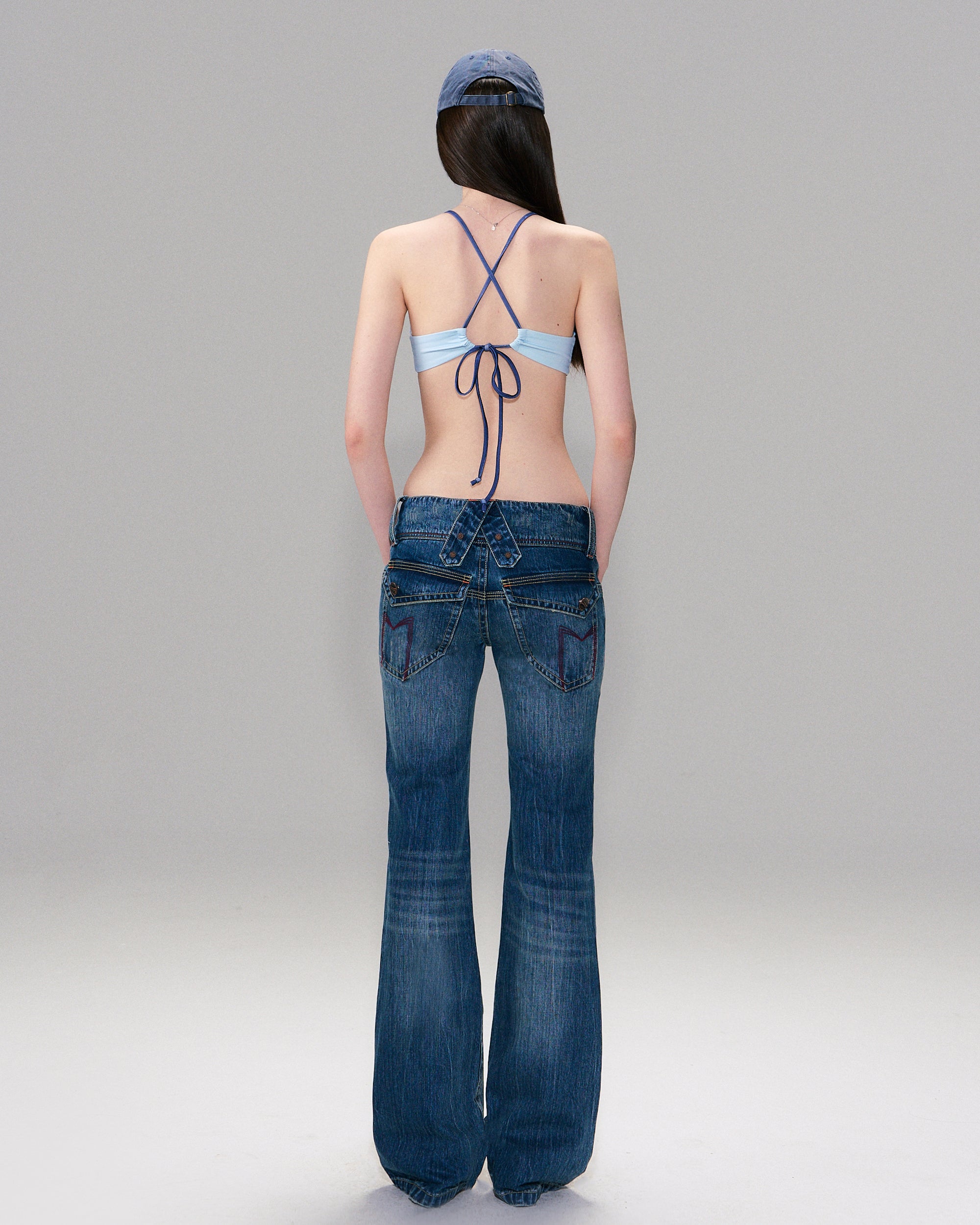 THE NEVERMORE Washed Cross-Back Slim Flared Jeans