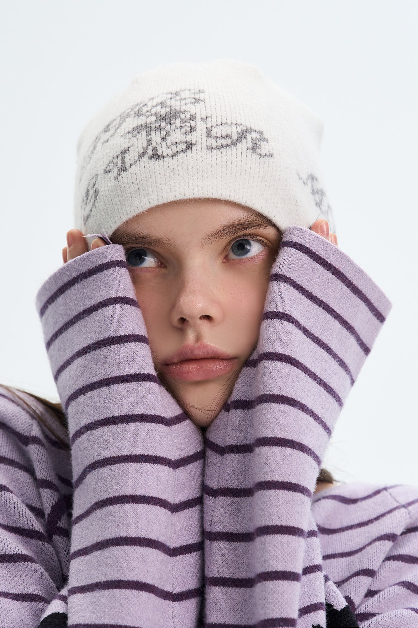 THE NEVERMORE Essential LOGO Graphic Beanie