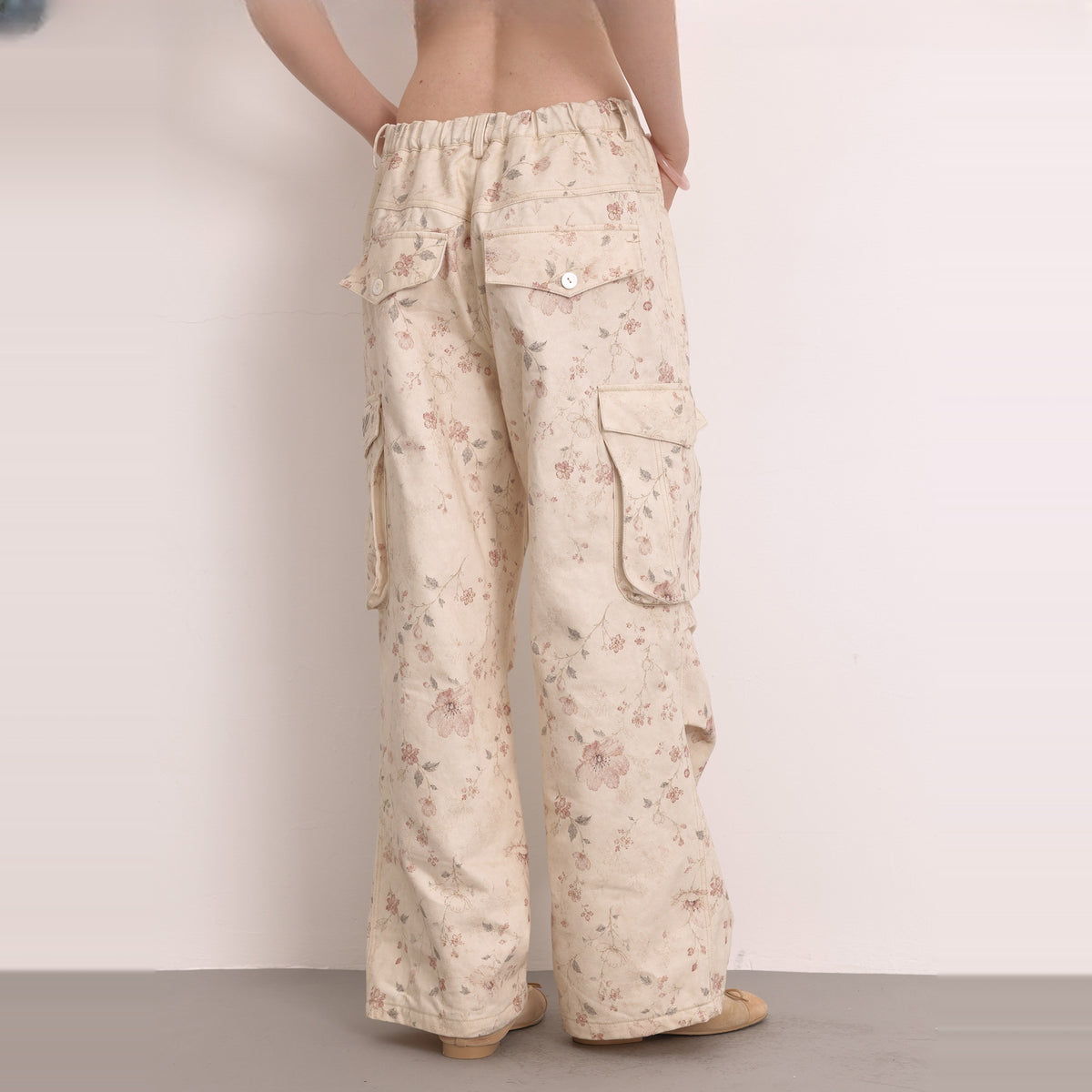FAYCHUI Full-Print Floral Low-Rise Cargo Straight-Leg Pants — square · back