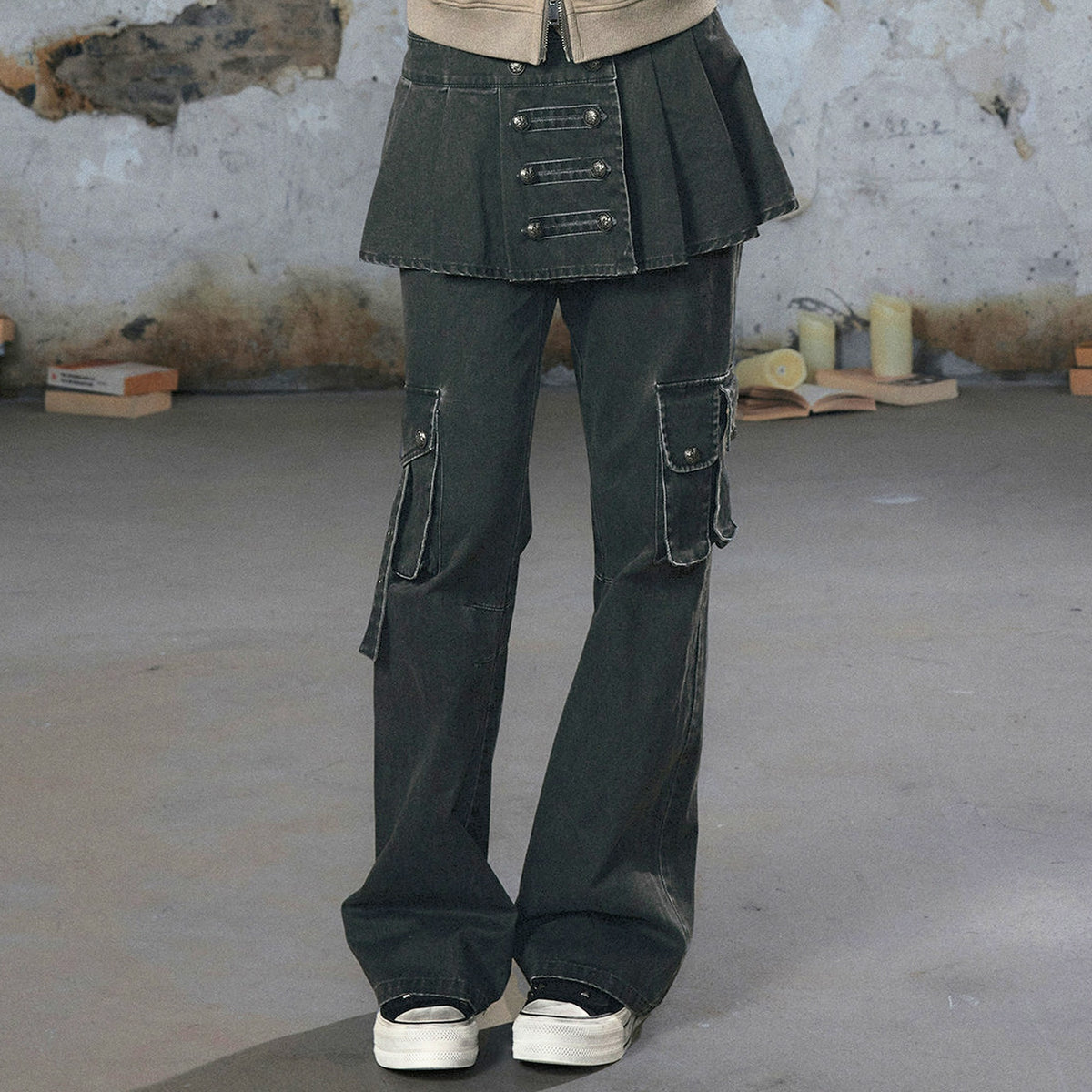 CESTNOUS Retro Washed Pleated Spliced Straight-Leg Pants — square · front · Washed Gray