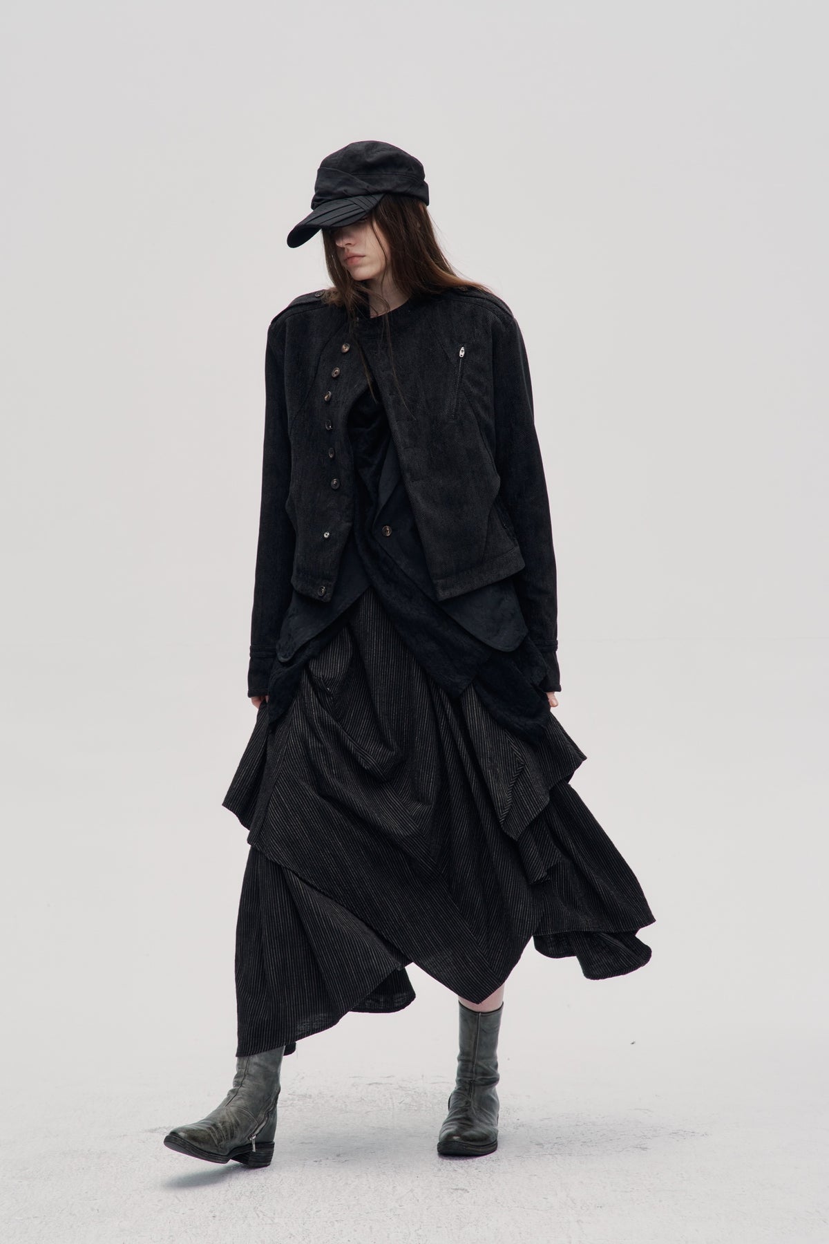 ILNya Nieternite Nifutur Napoleon Collar Slim Short Jacket — full body