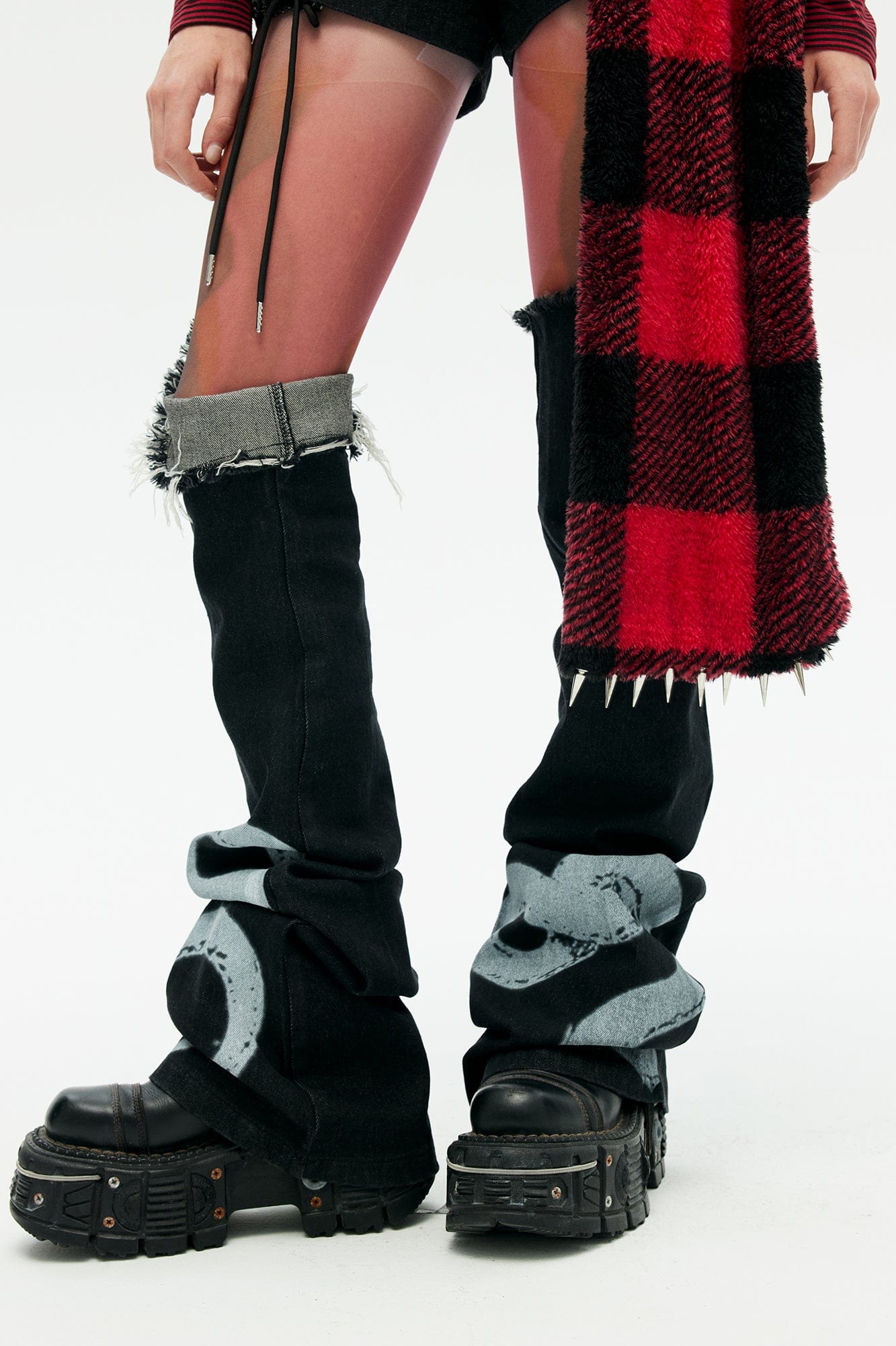 EMOHA Detachable Lace-Up Frayed Jeans