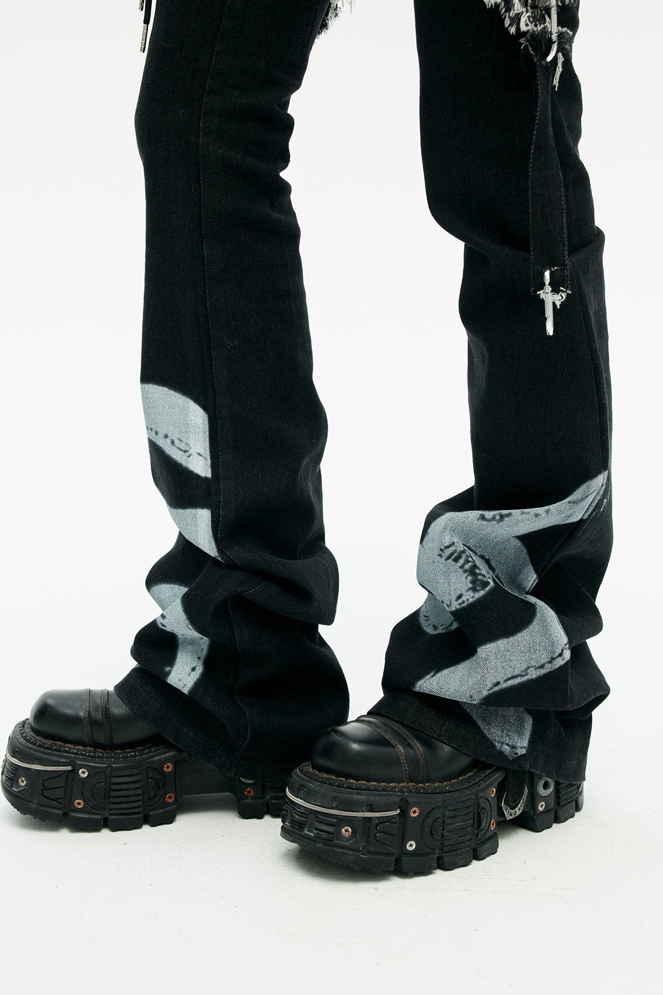 EMOHA Detachable Lace-Up Frayed Jeans