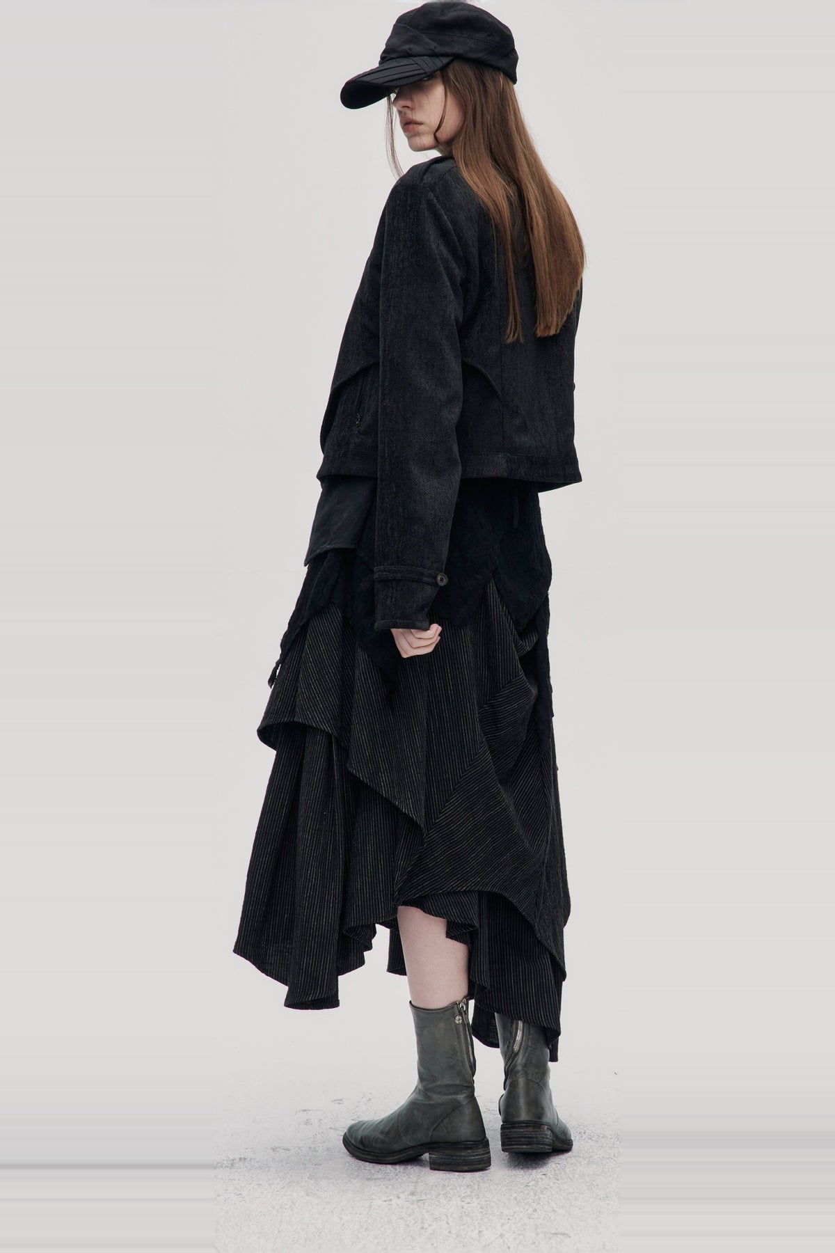 ILNya Nieternite Nifutur Napoleon Collar Slim Short Jacket — full body