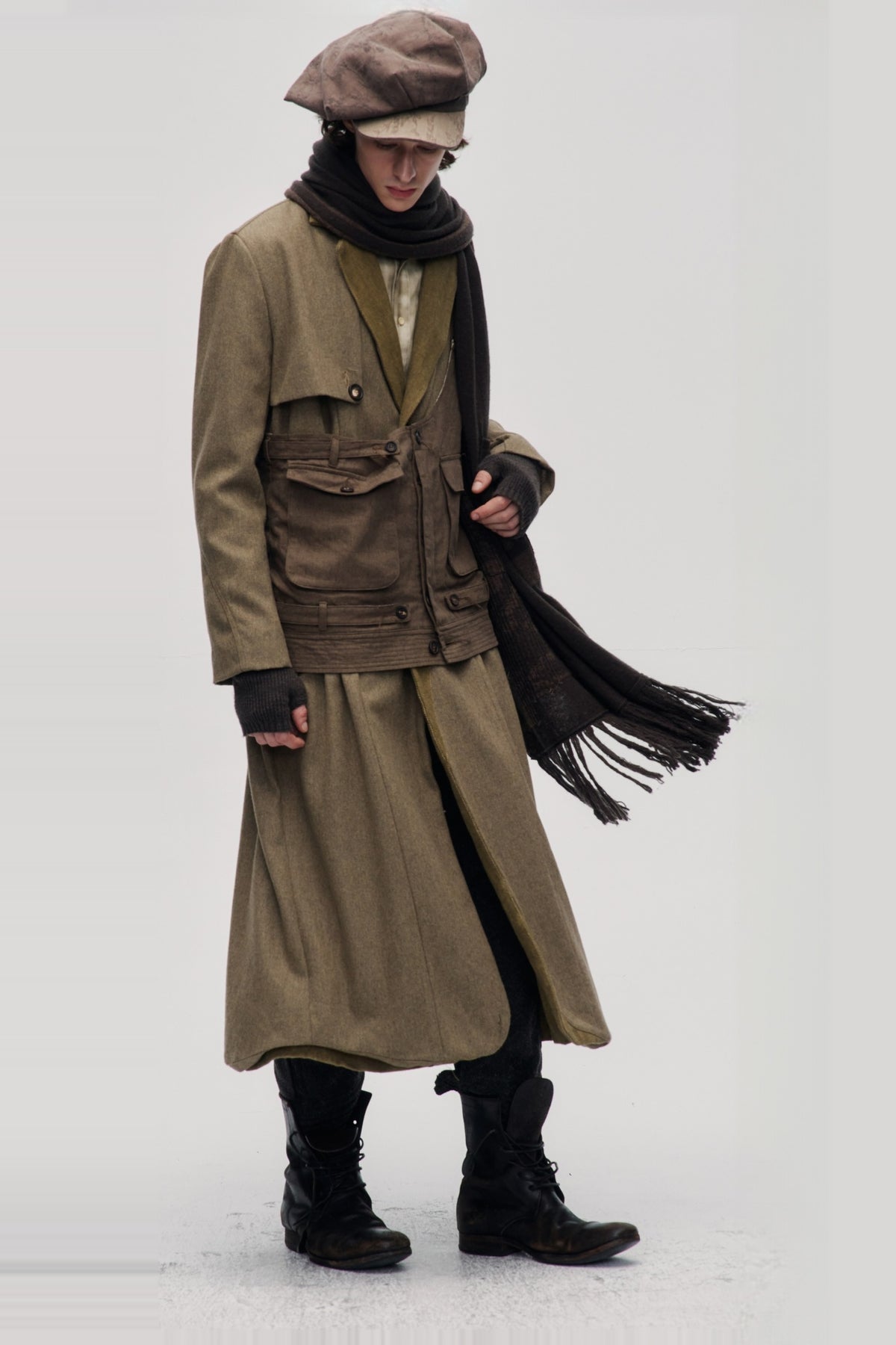ILNya Nieternite Nifutur Retro Patterned Newsboy Cap — full body