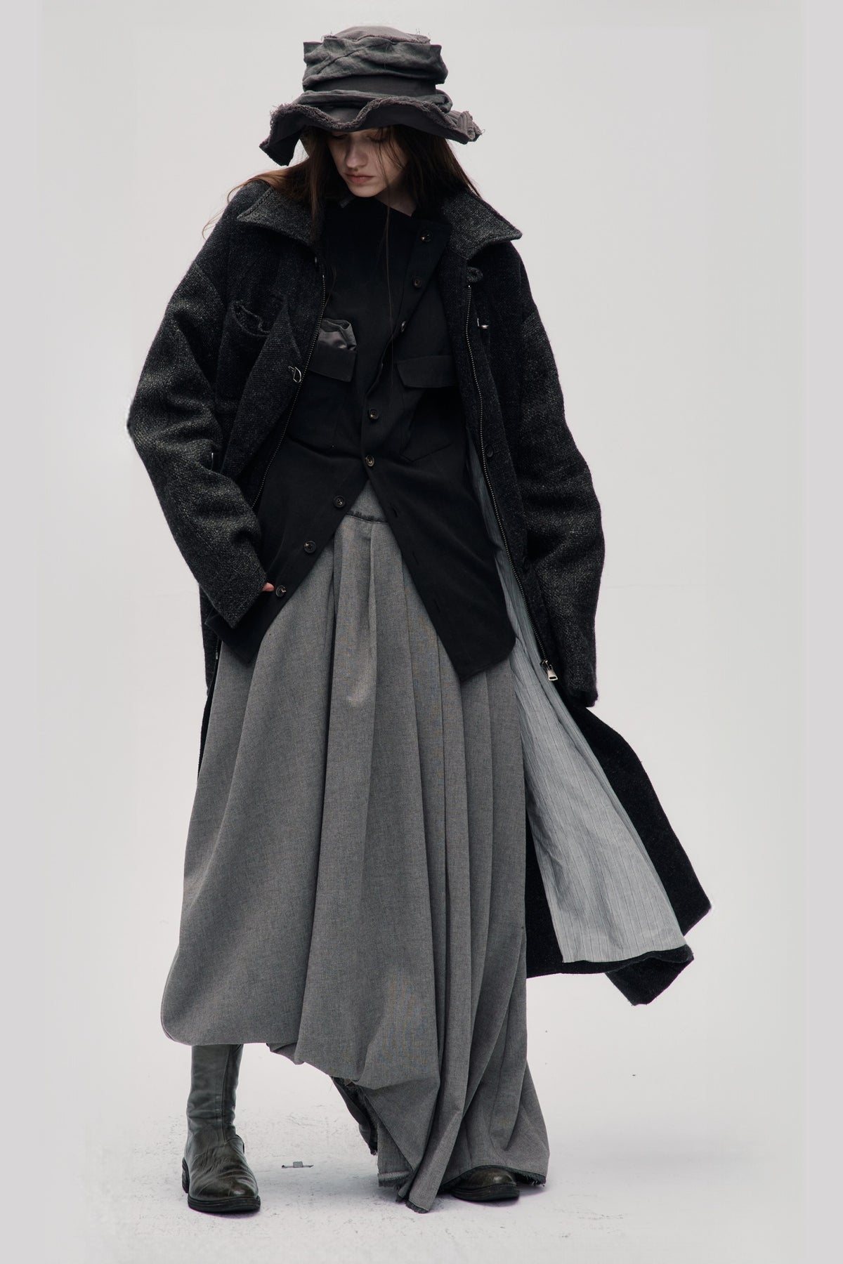ILNya Nieternite Nifutur Frayed Raw-Edge Wide-Brim Structured Flat Top Hat — full body