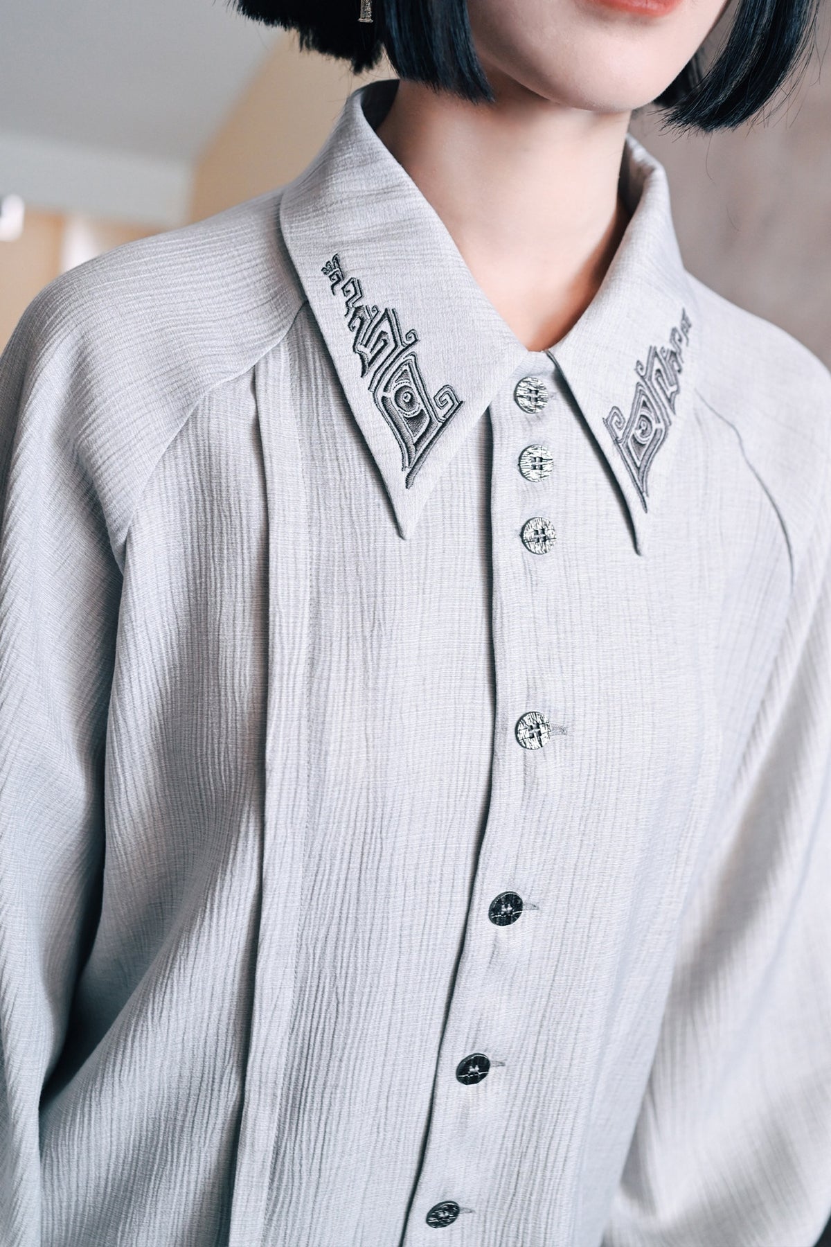 GUGUAI Retro Embroidered Lantern-Sleeve Shirt — half body · C226 Embroidered Long Sleeve Shirt