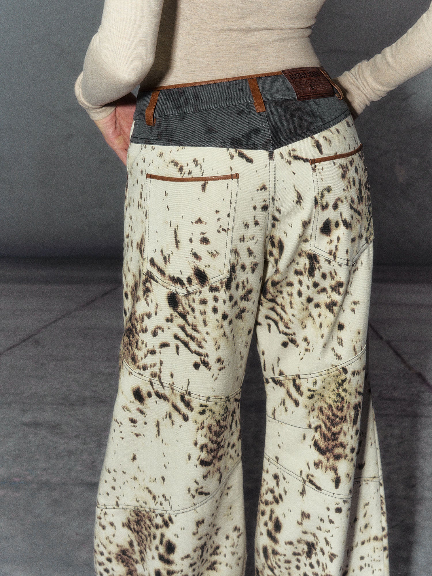 THE NEVERMORE Leopard Full-Print Panel Wide-Leg Pants