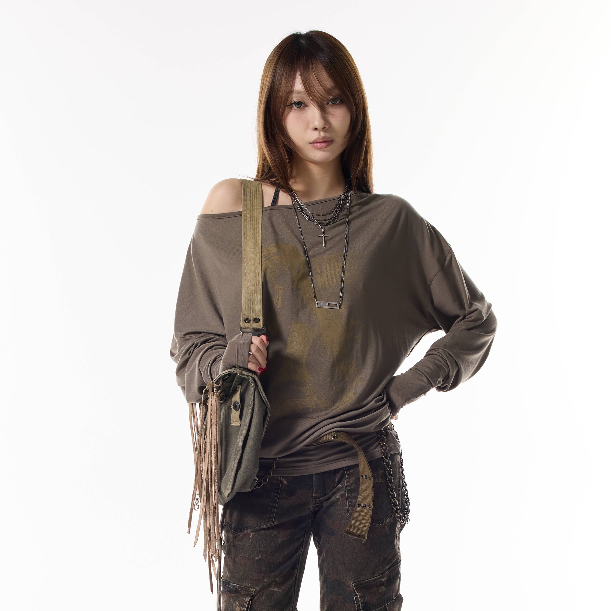 3MODE Retro Off-Shoulder Graphic Long-Sleeve Tee