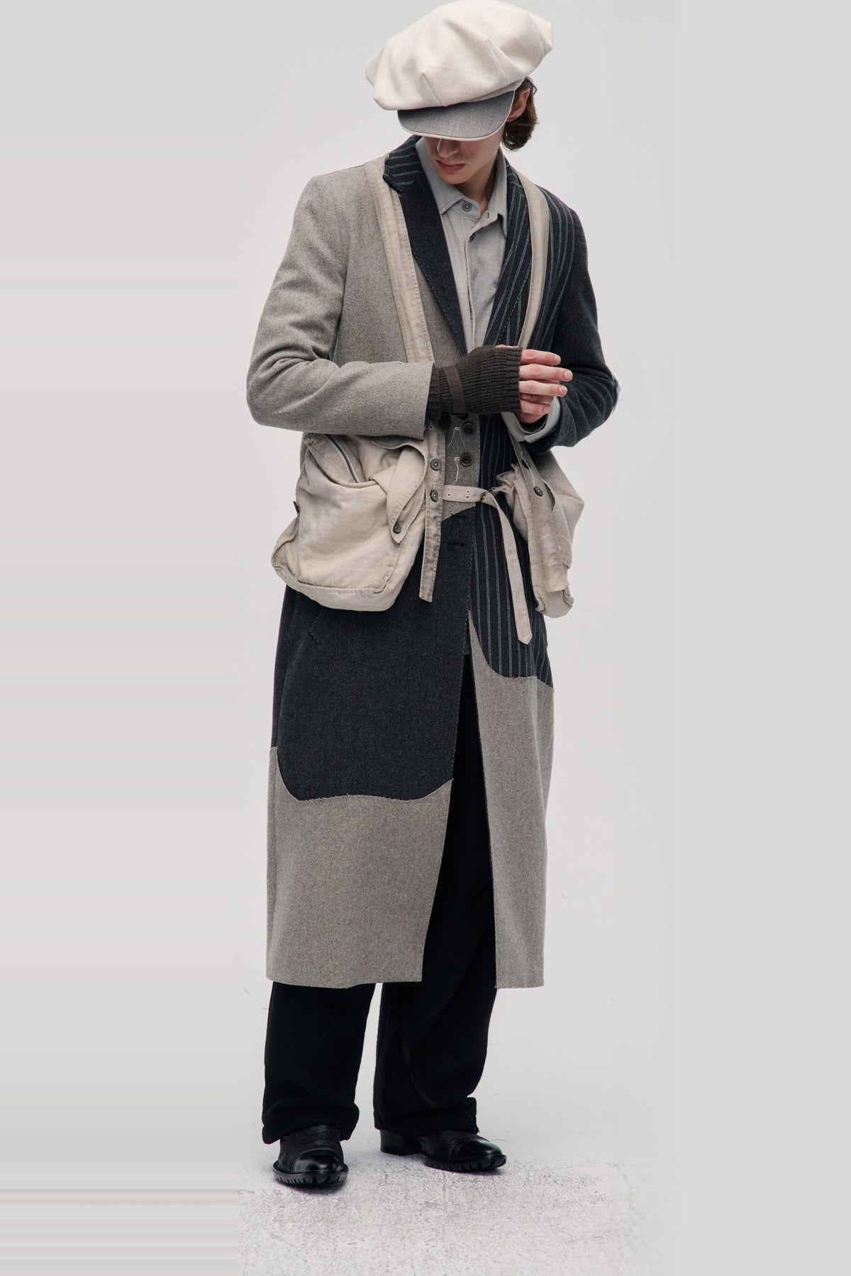 ILNya Nieternite Nifutur Retro Newsboy Cap — full body