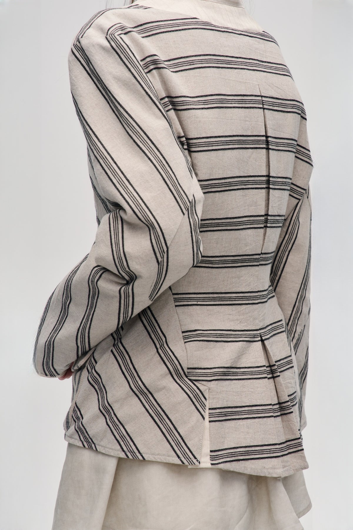 ILNya Nieternite Nifutur Reversible Spliced Notch-Lapel Jacket — half body