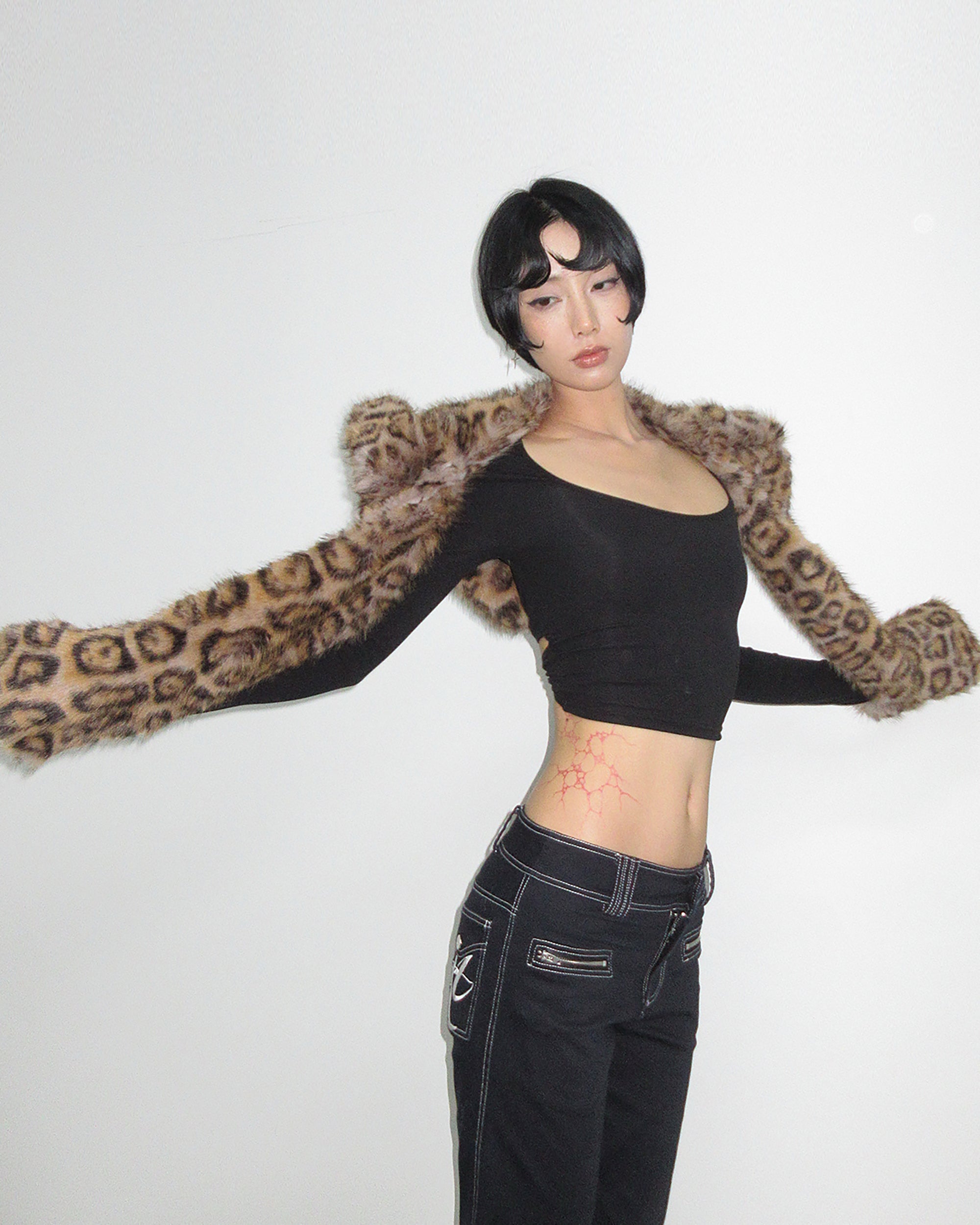 AE30 SAINT Leopard Faux Fur Pockets Shawl