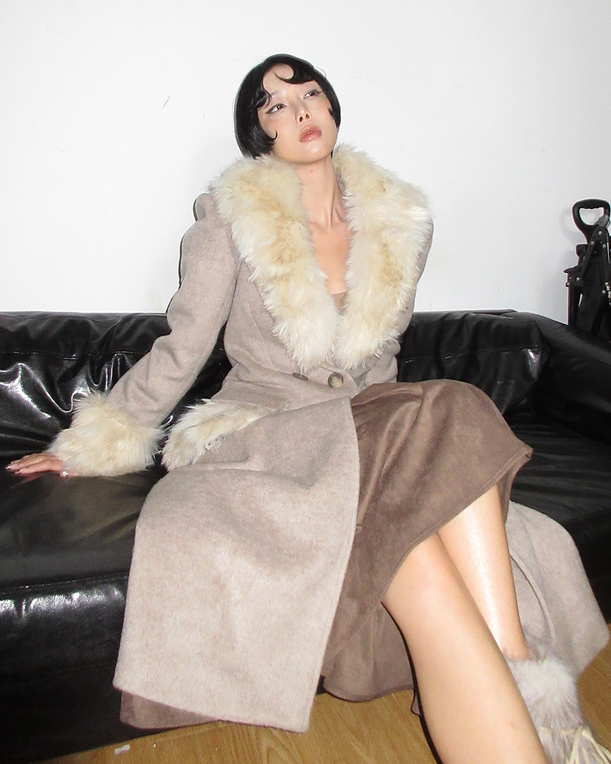 AE30 SAINT Double-Breasted Detachable Fuzzy Collar Coat