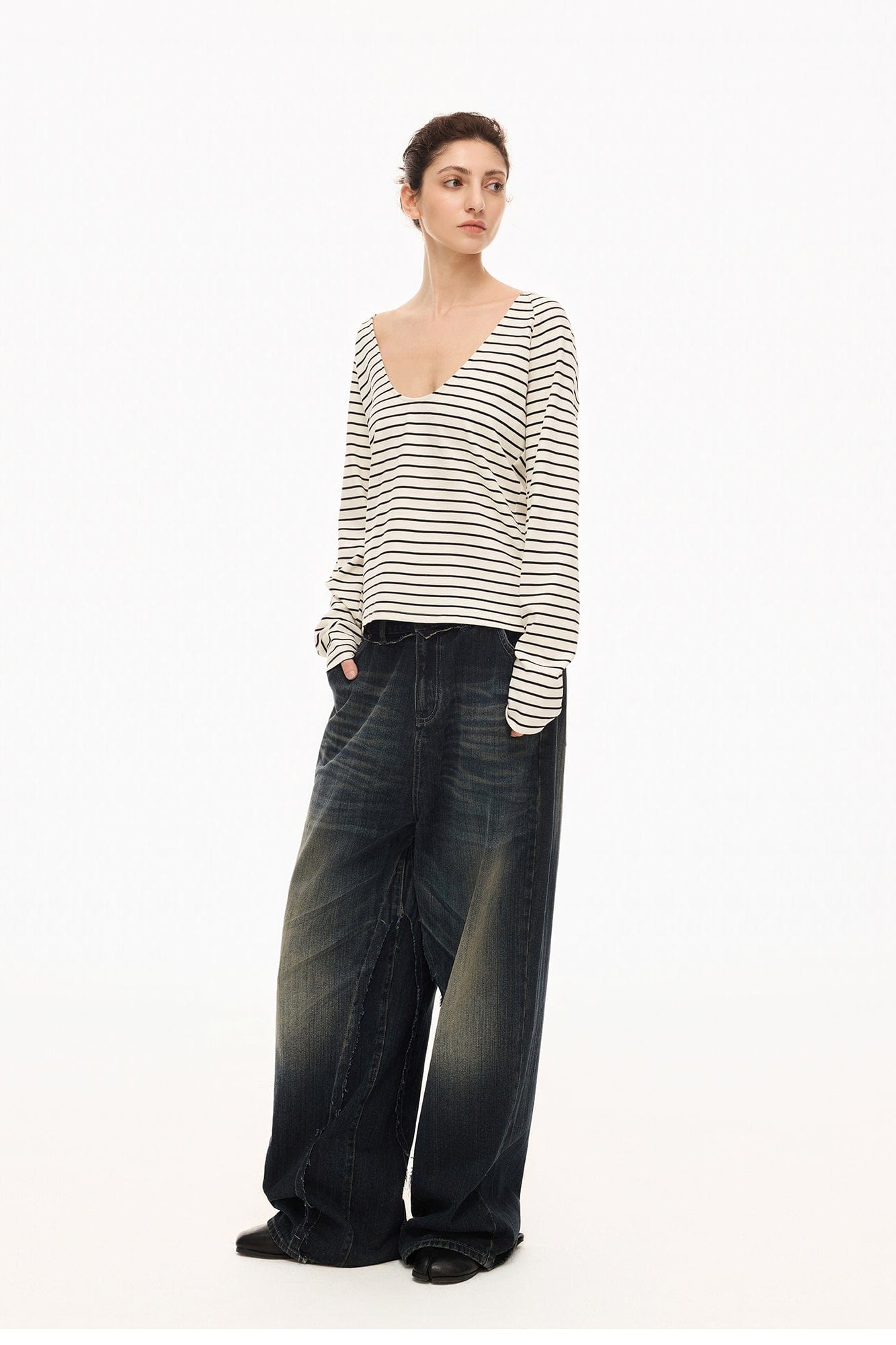 ARTIFICIAL WORLD Whiskered Washed Raw-Paneled Baggy Jeans