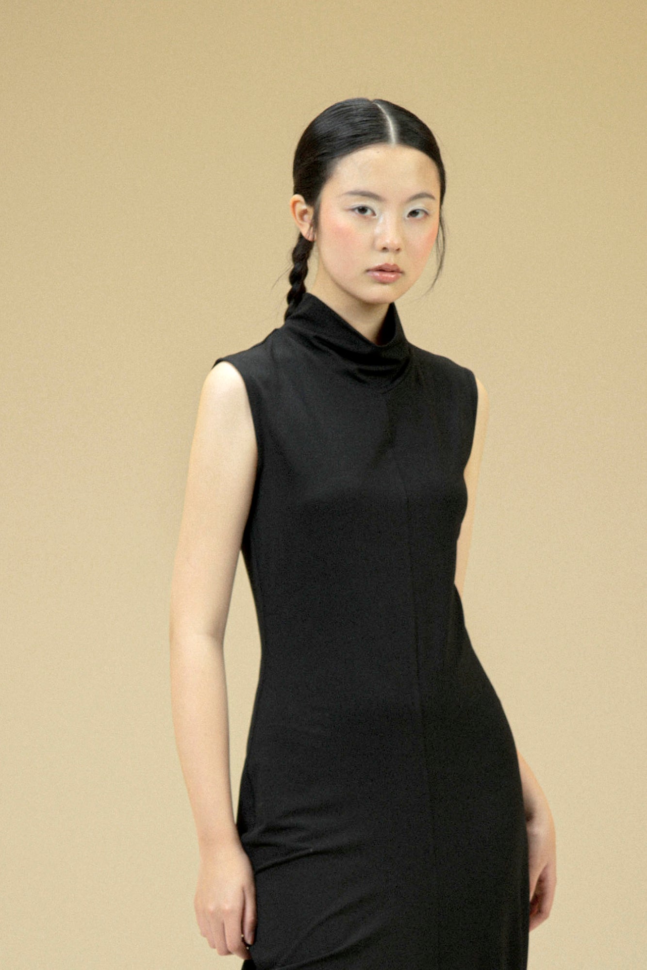 WUHEYIZUO Sleeveless Mock Neck Cocoon Maxi Dress