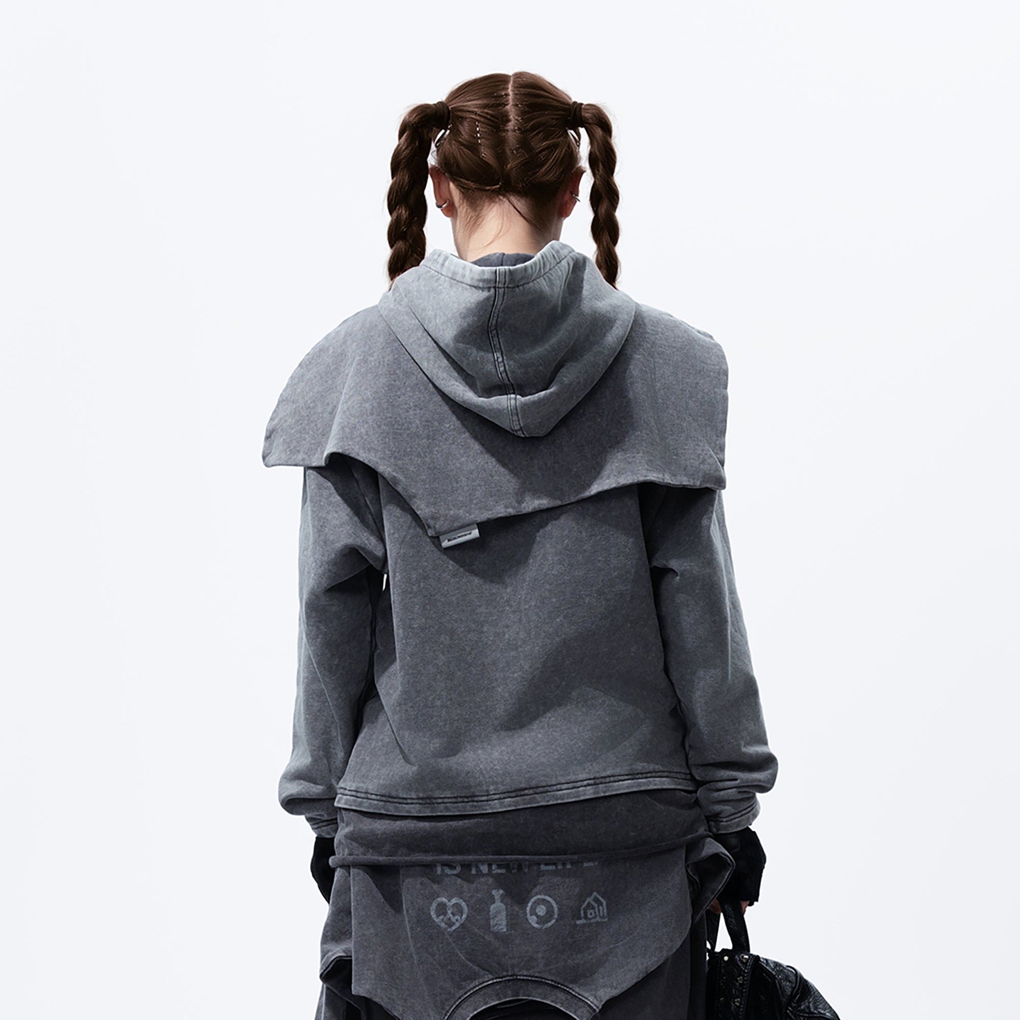 MOGONGSHE Washed Layered Shoulder-Paneled Hoodie