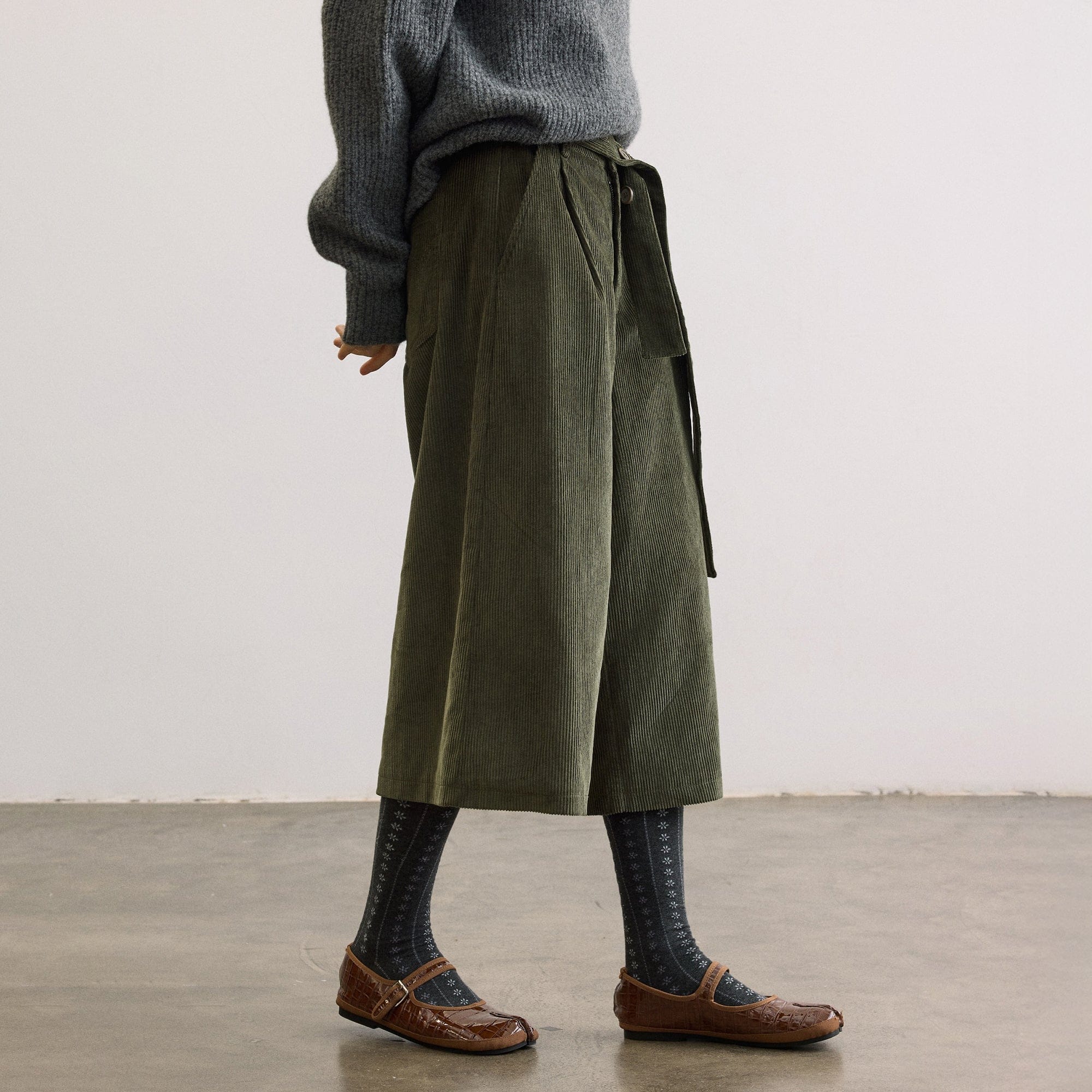 SAME FLOW Pleated Belted Corduroy Culotte Pants
