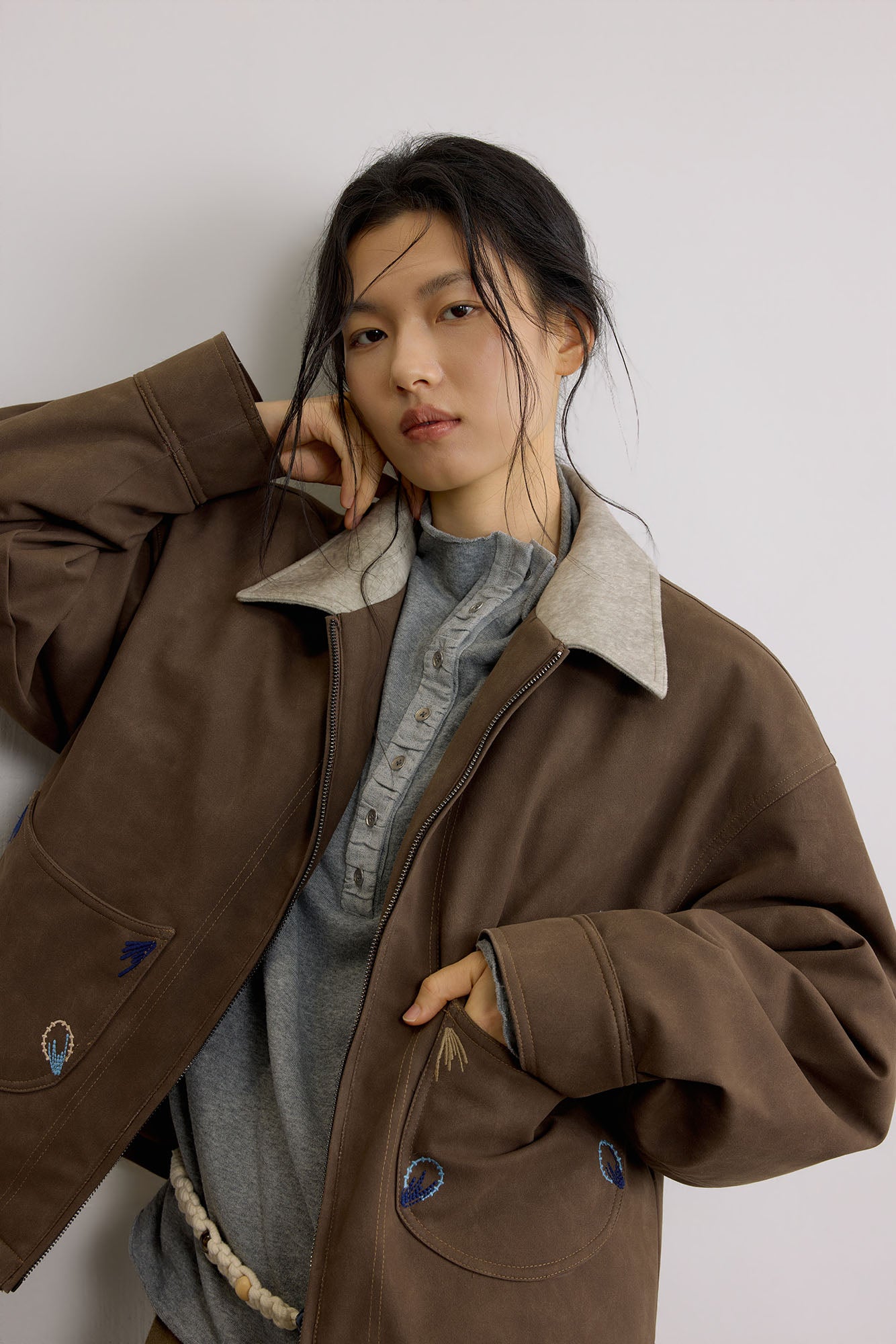 SAME FLOW Contrast Collar Embroidered Suede Jacket