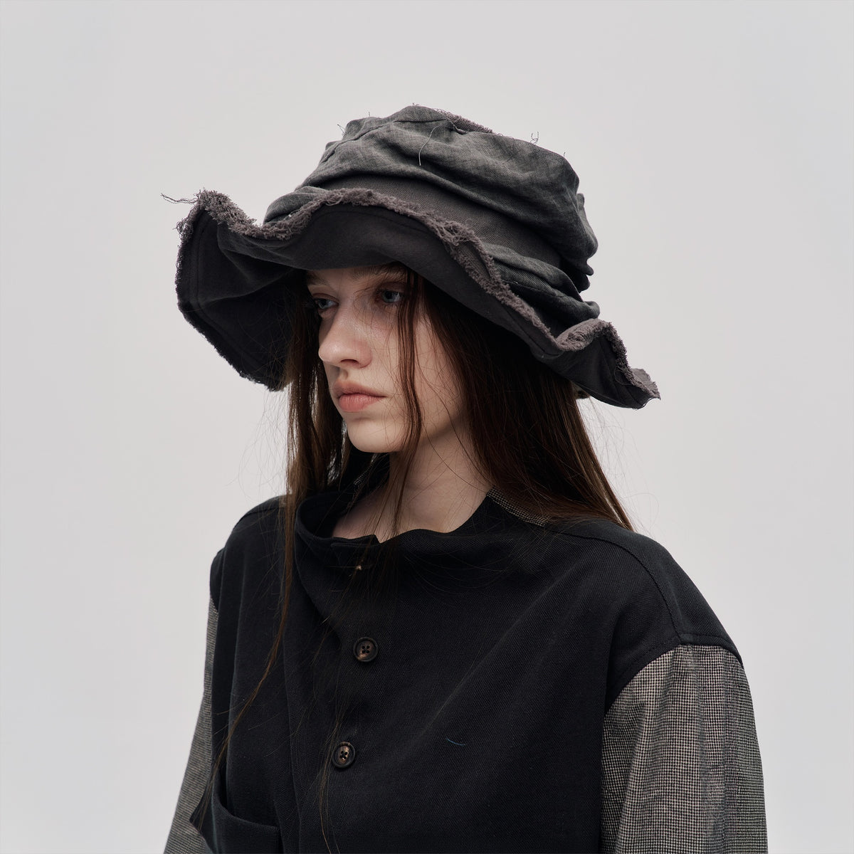 ILNya Nieternite Nifutur Frayed Raw-Edge Wide-Brim Structured Flat Top Hat