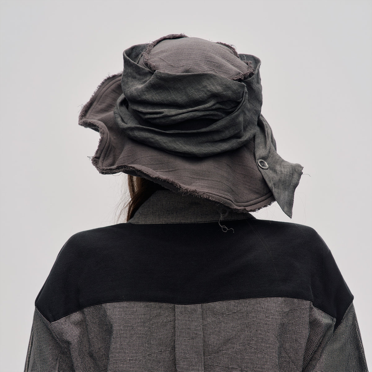 ILNya Nieternite Nifutur Frayed Raw-Edge Wide-Brim Structured Flat Top Hat