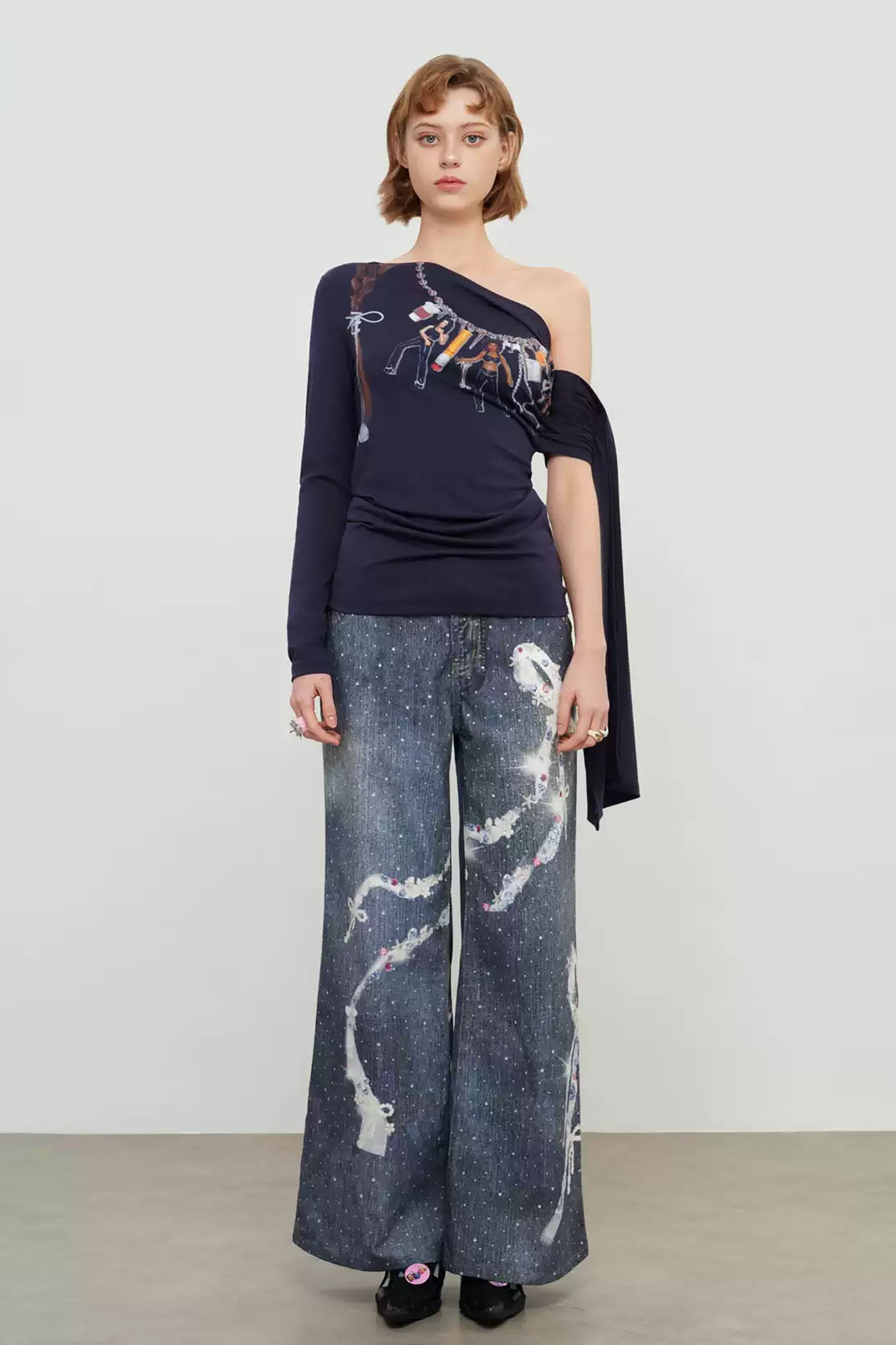 SOFITTE Asymmetric One-Shoulder Graphic Long-Sleeve Tee