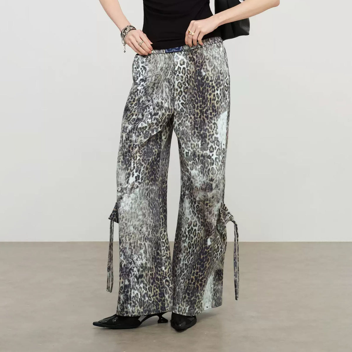 SOFITTE Leopard Full-Print Multi-Pocket Wide-Leg Pants