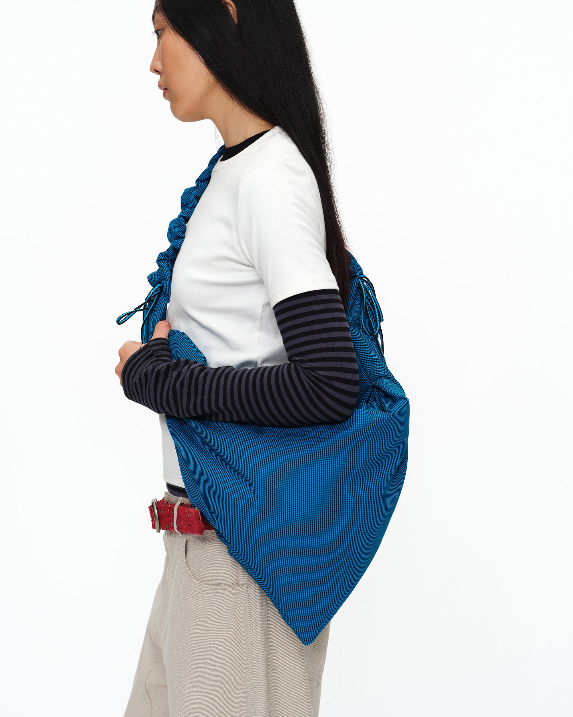 OINIMI Ruched Strap Triangle Sling Bag