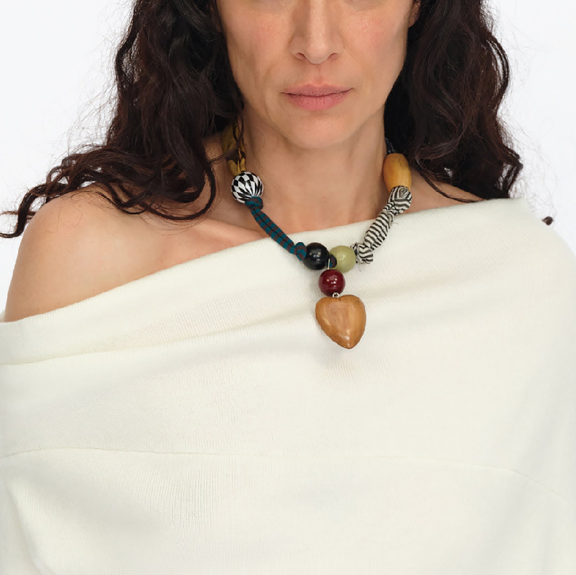 OINIMI Mixed-Bead Heart Pendant Necklace