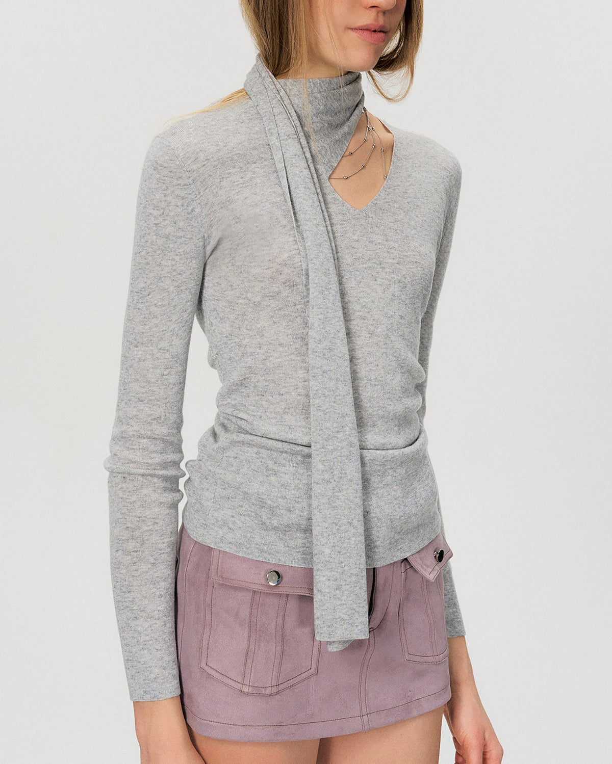 THE NEVERMORE Wool Scarf Cutout V-Neck Slim Top