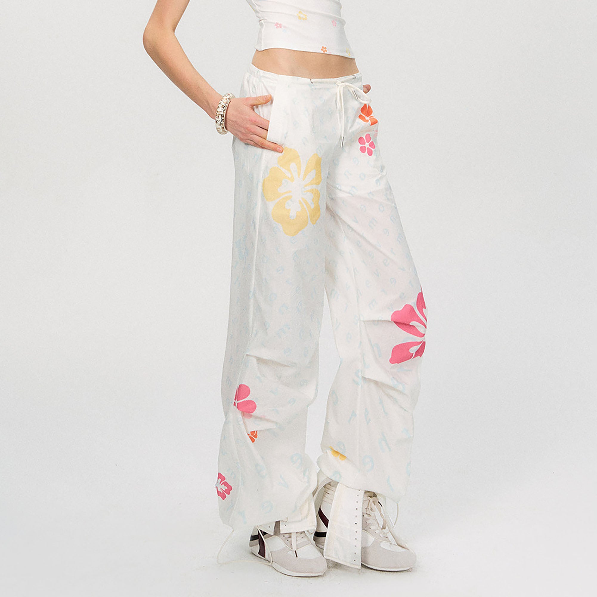 THE NEVERMORE Floral LOGO Full-Print Drawstring Pants