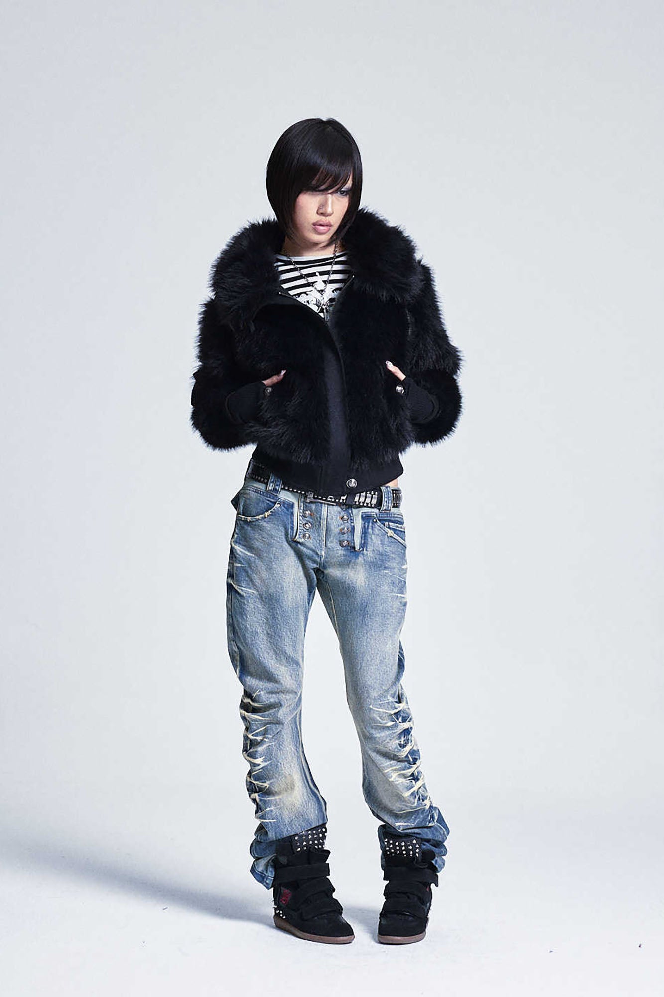 NONAME SPACE Detachable Sleeve Studded Cross Faux Fur Jacket