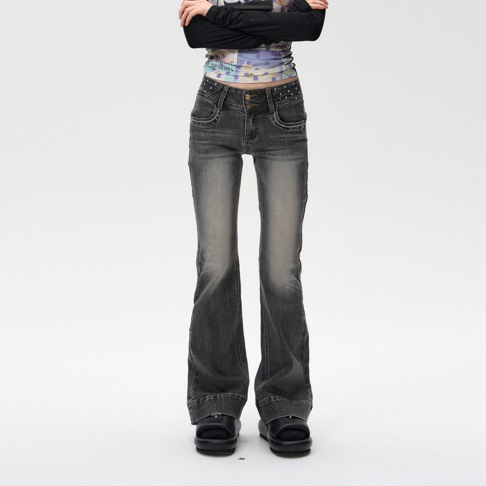 10AMSOTIIIIIIRED Classic Rivet Wasit Whisker Flared Jeans