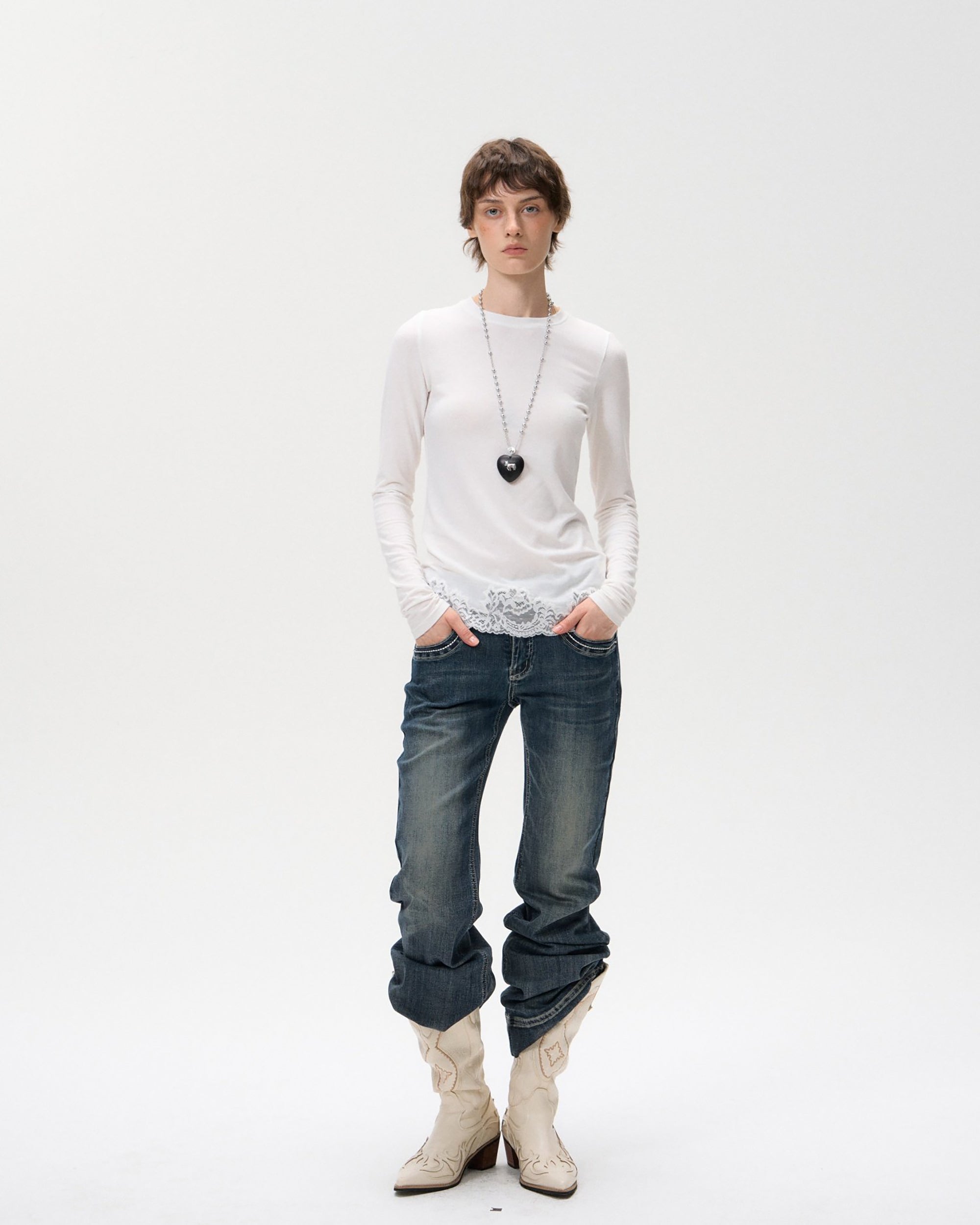 10AMSOTIIIIIIRED Classic Rivet Wasit Whisker Flared Jeans