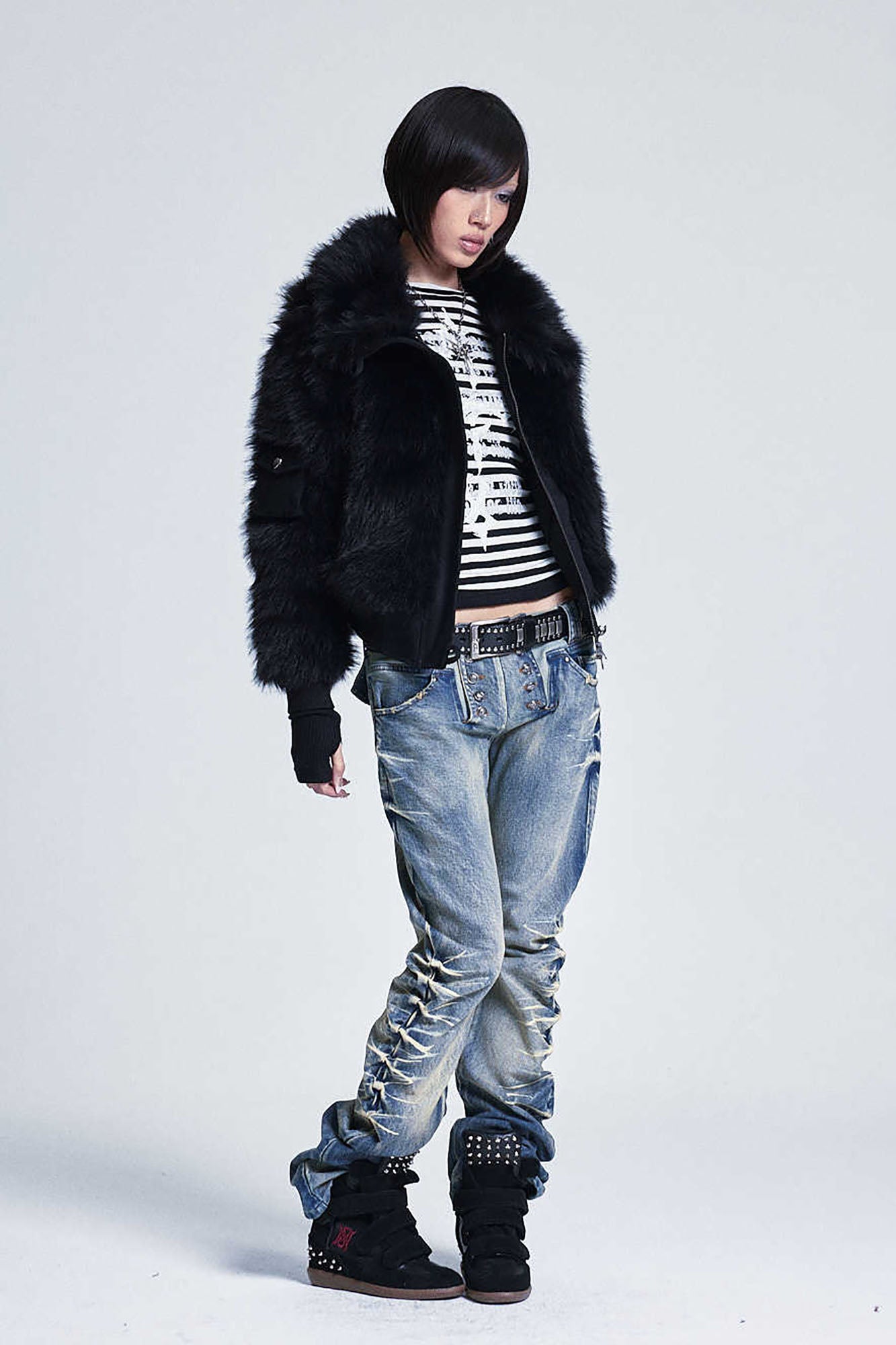 NONAME SPACE Detachable Sleeve Studded Cross Faux Fur Jacket