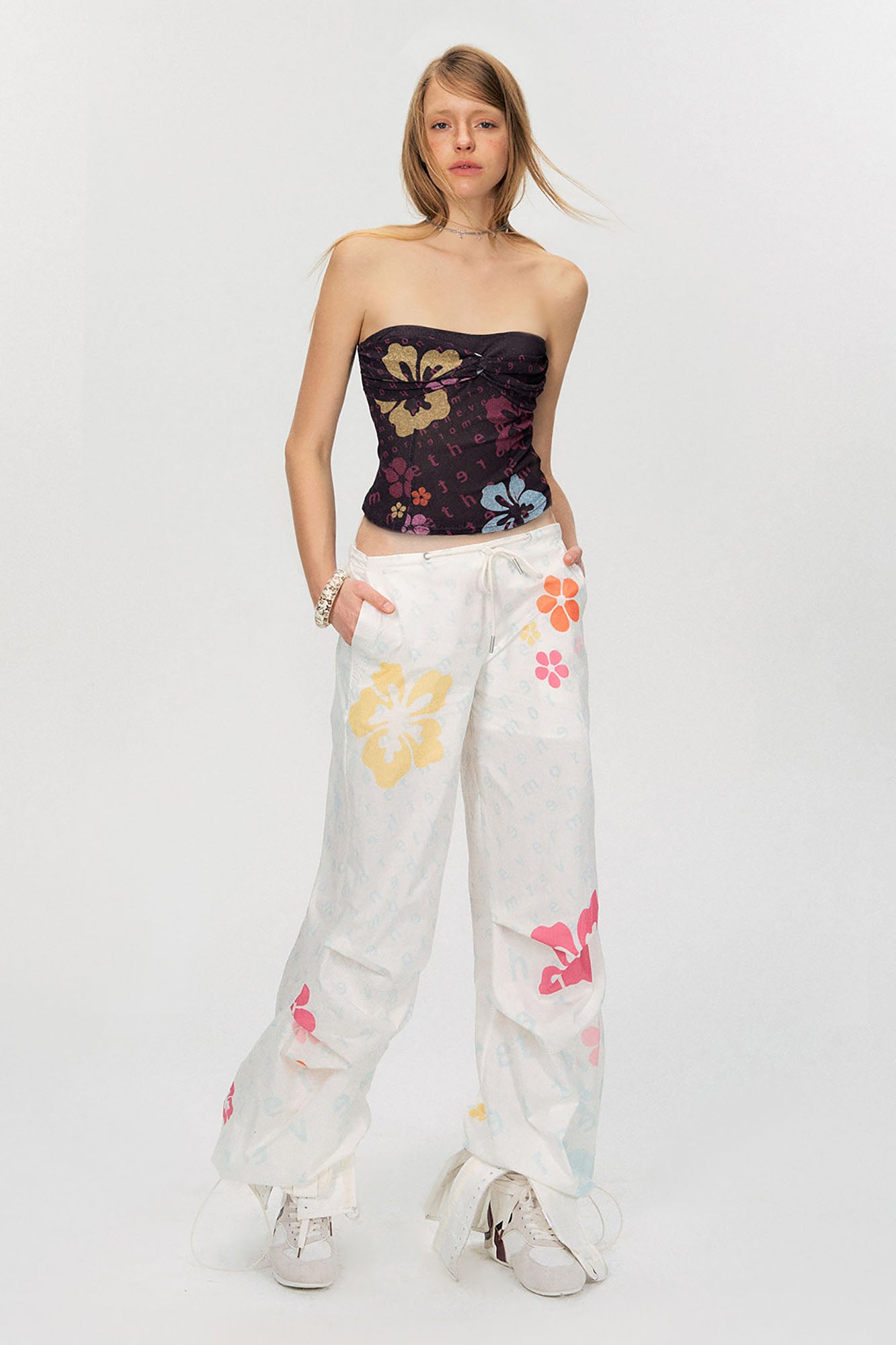 THE NEVERMORE Floral LOGO Full-Print Drawstring Pants