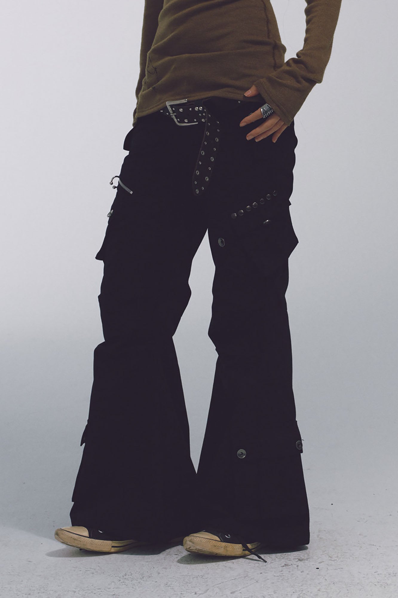 NONAME SPACE Pleated Multi-Pocket Flared Cargo Pants