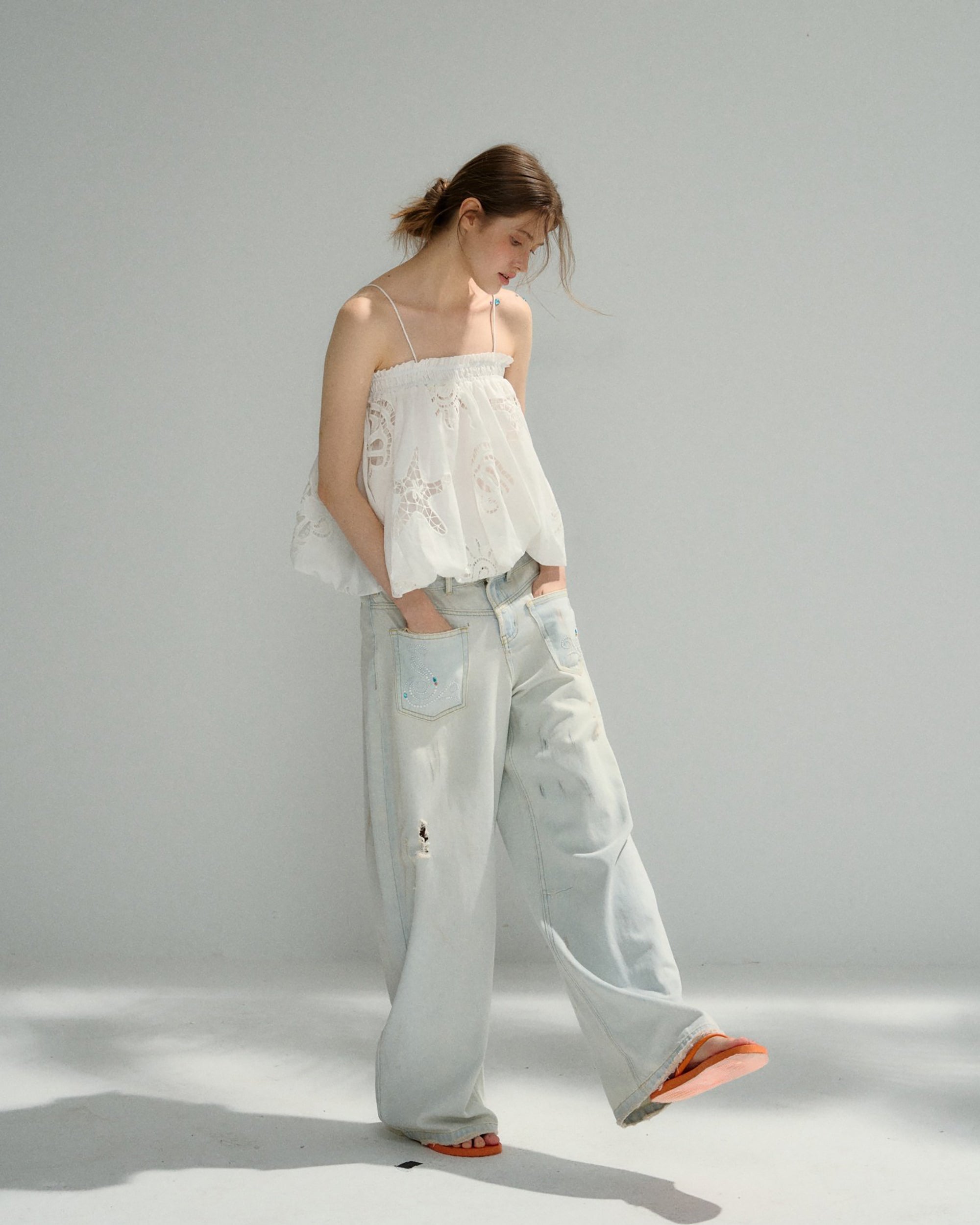 10AMSOTIIIIIIRED Distressed Wave Diamond Wide Waist Curved Jeans