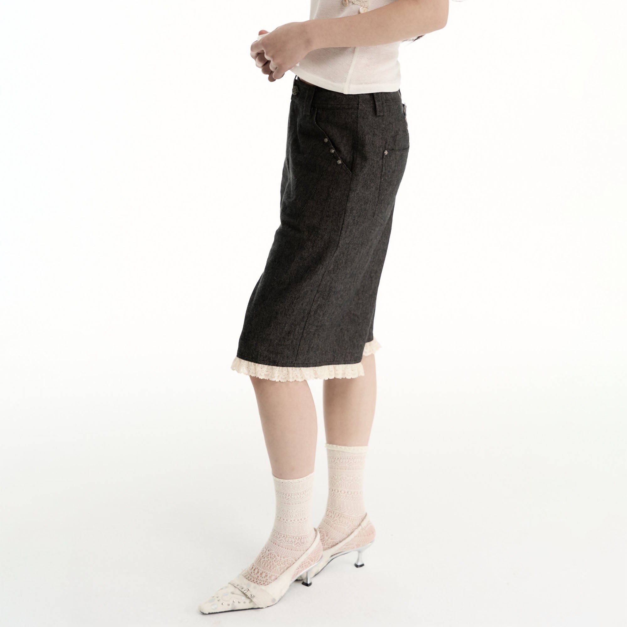 CONFUN Studded Lace-Hem Linen-Cotton Shorts