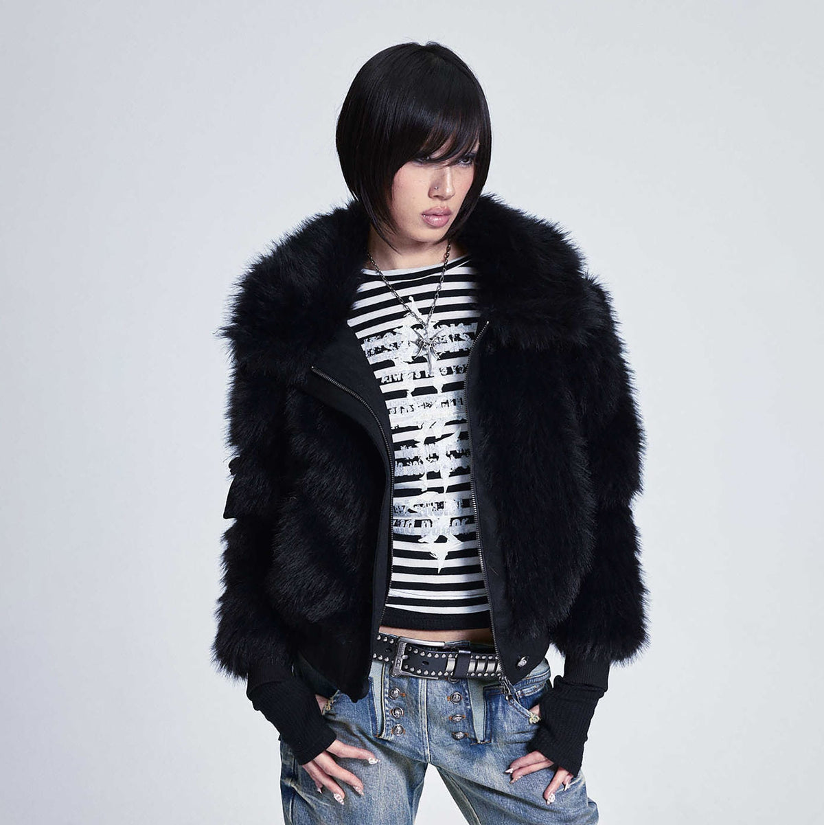 NONAME SPACE Detachable Sleeve Studded Cross Faux Fur Jacket