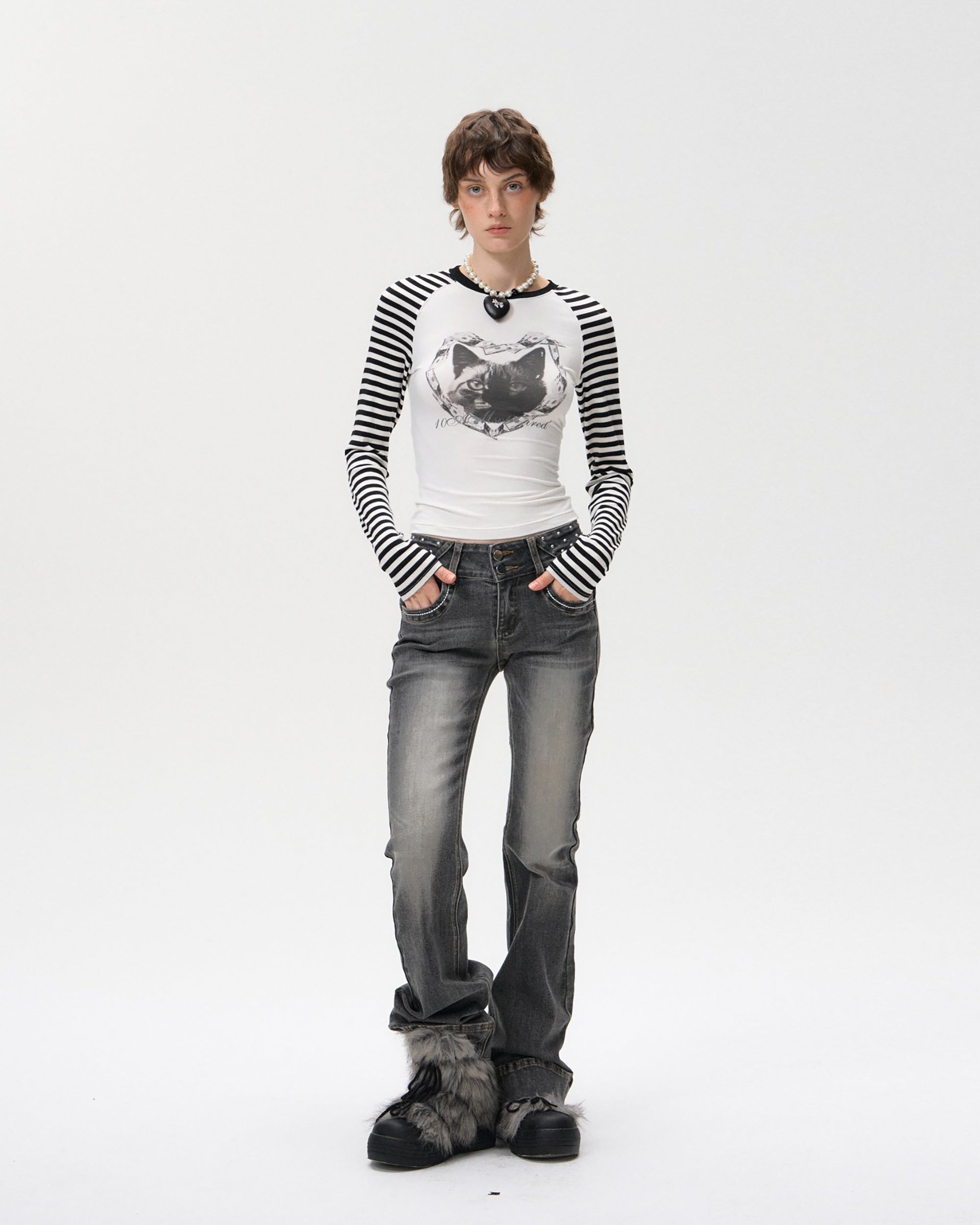 10AMSOTIIIIIIRED Classic Rivet Wasit Whisker Flared Jeans