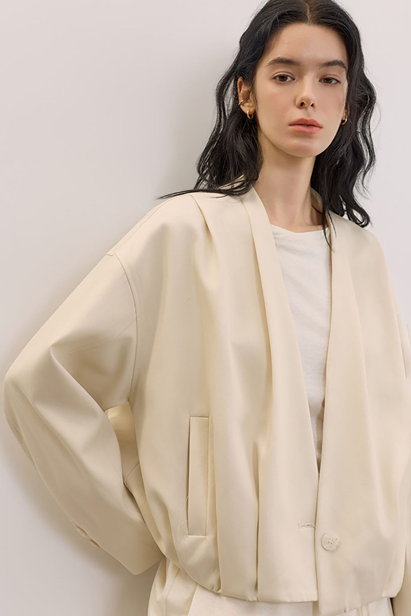 SAME FLOW Minimal V-Neck Pleated Jacket