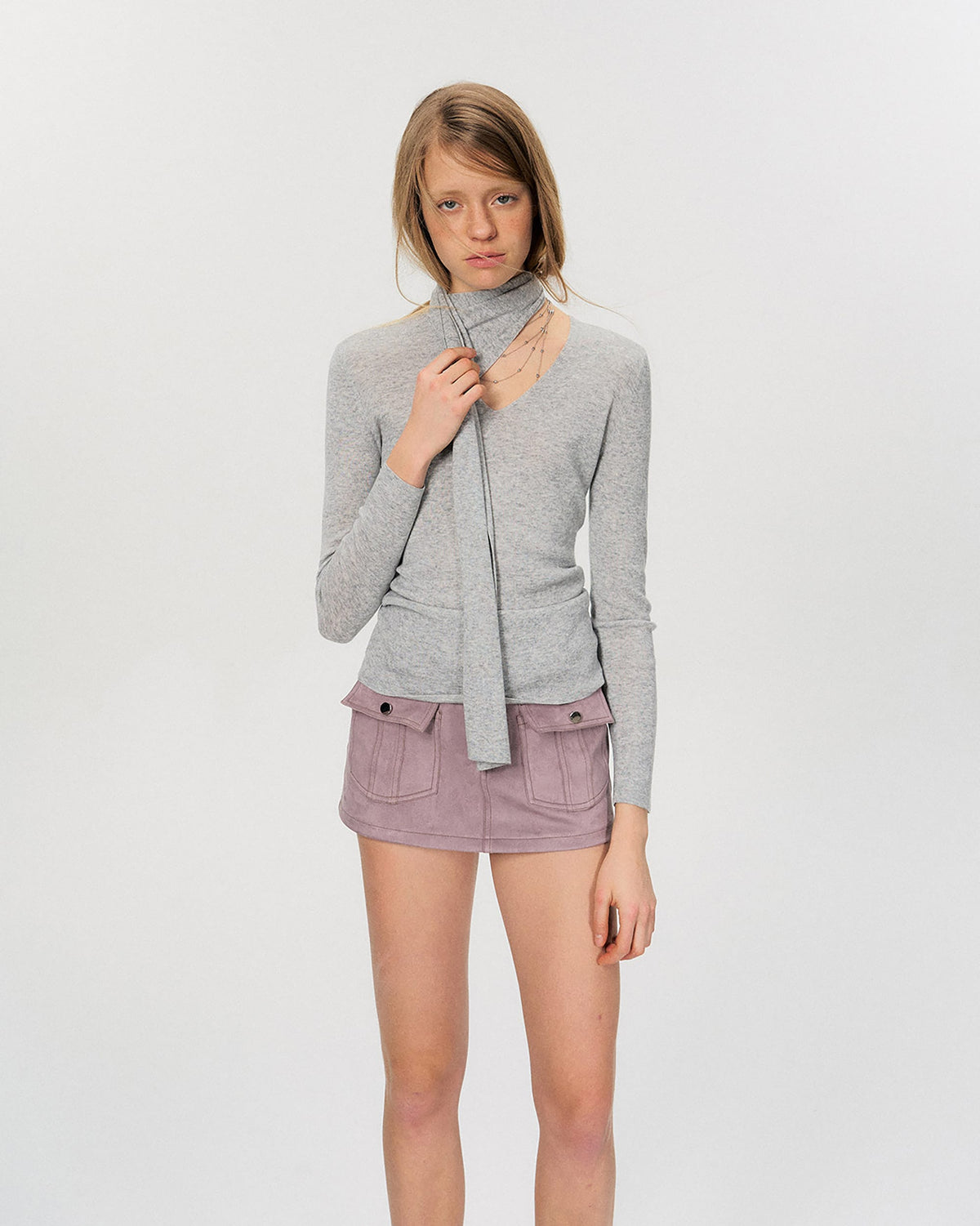 THE NEVERMORE Wool Scarf Cutout V-Neck Slim Top