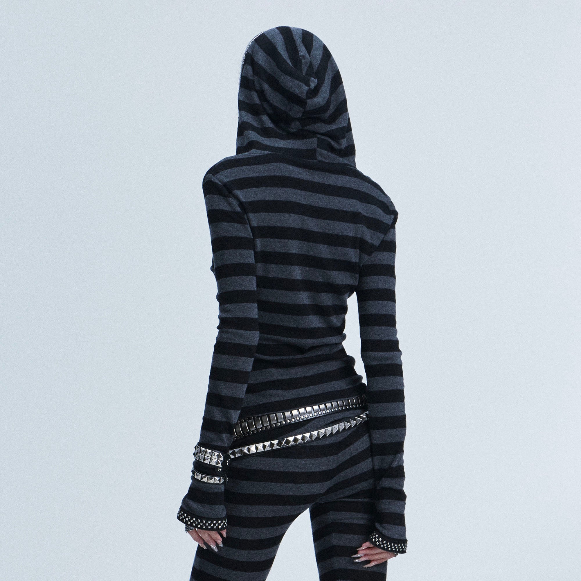 NONAME SPACE Striped Stud-Trim Fingerhole Hooded Top