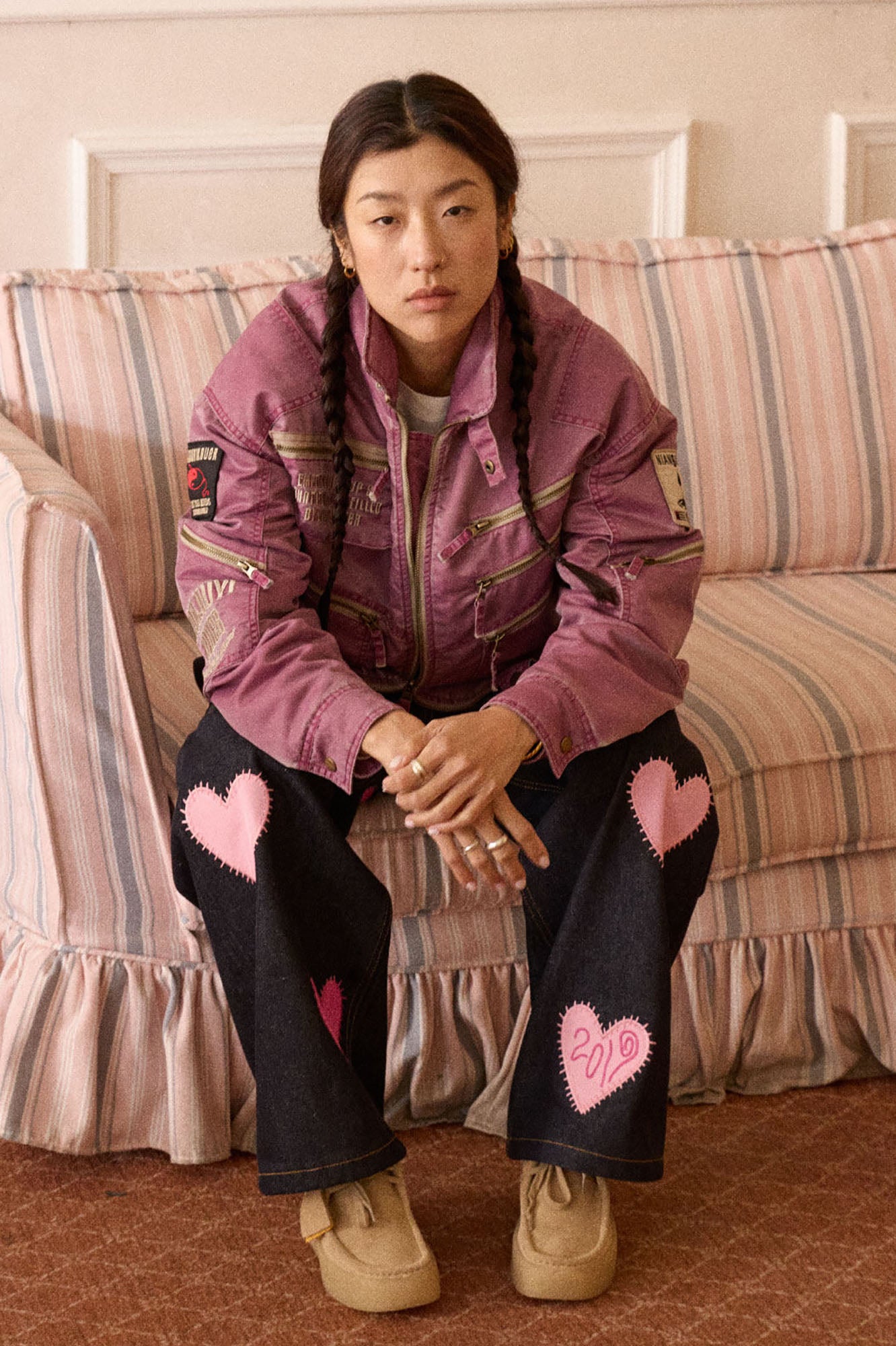 NIANJIUYIKOUER Contrast Heart Patch Jeans