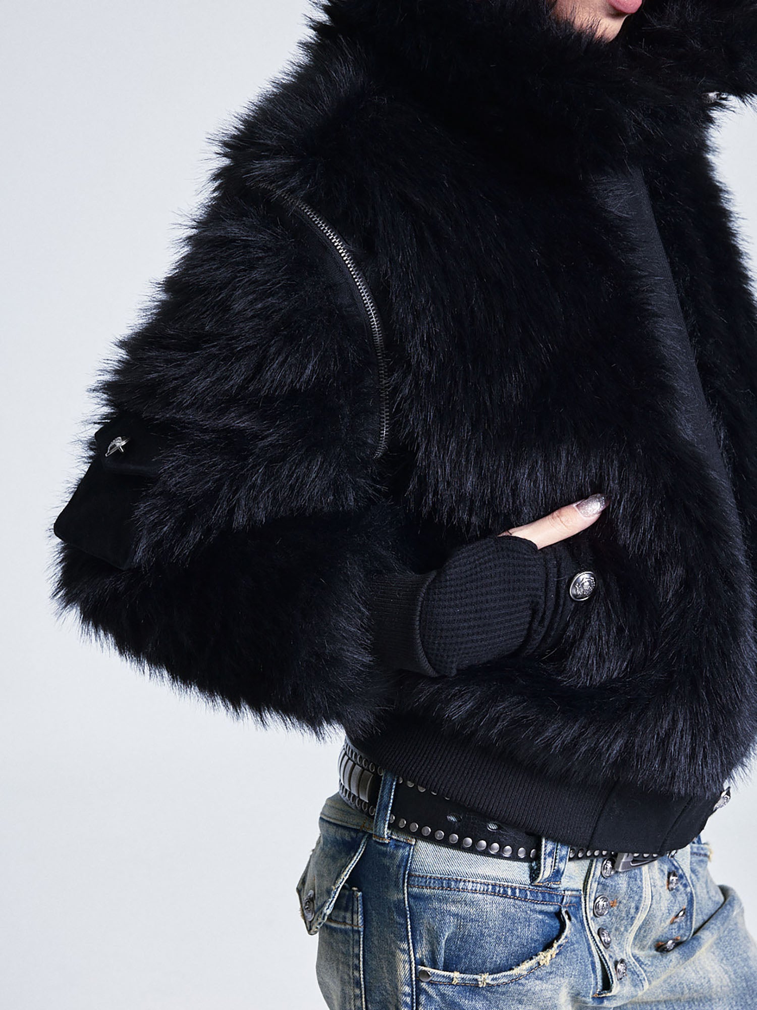 NONAME SPACE Detachable Sleeve Studded Cross Faux Fur Jacket