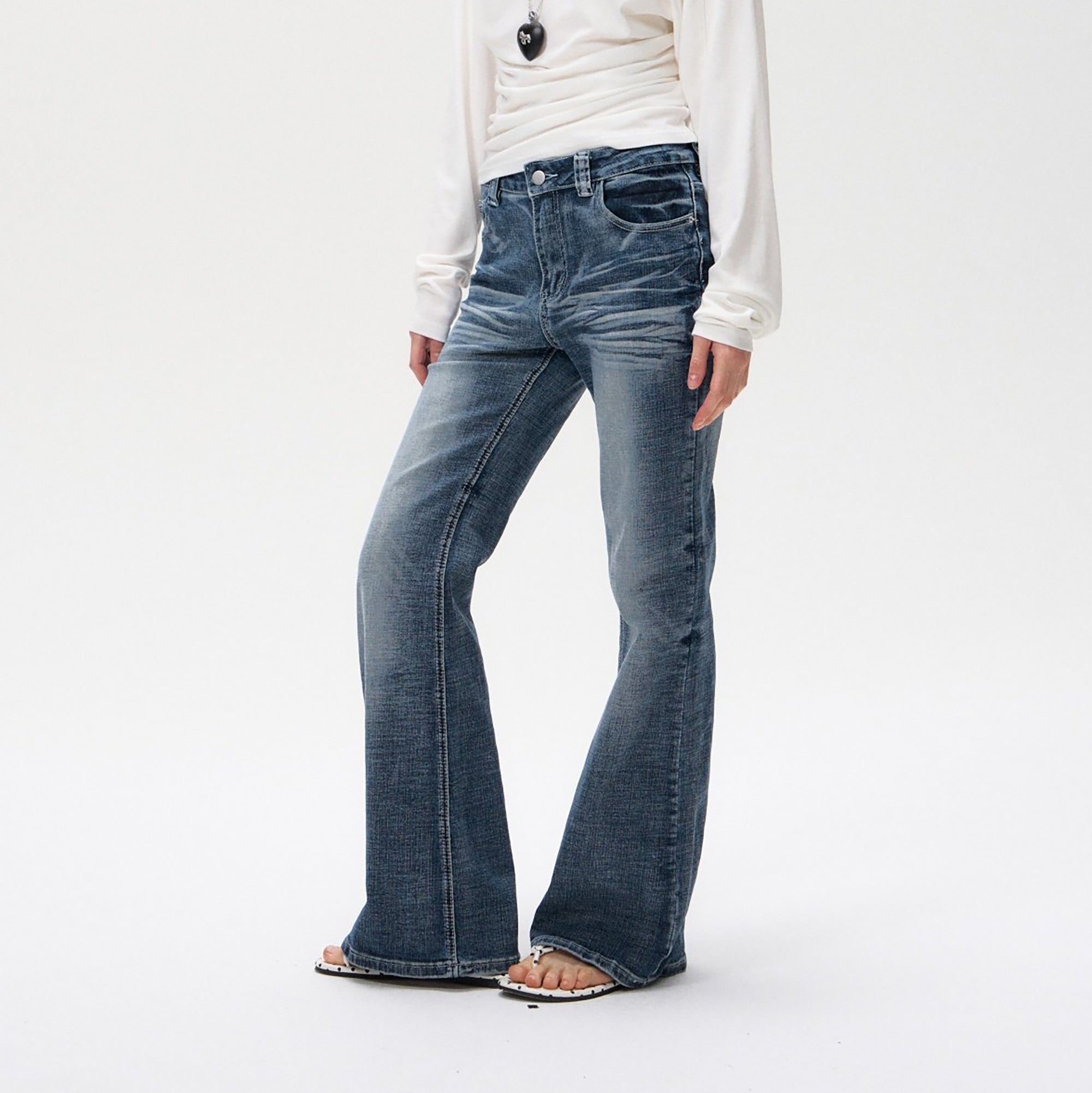 10AMSOTIIIIIIRED Retro Washed Whisker Flared Jeans