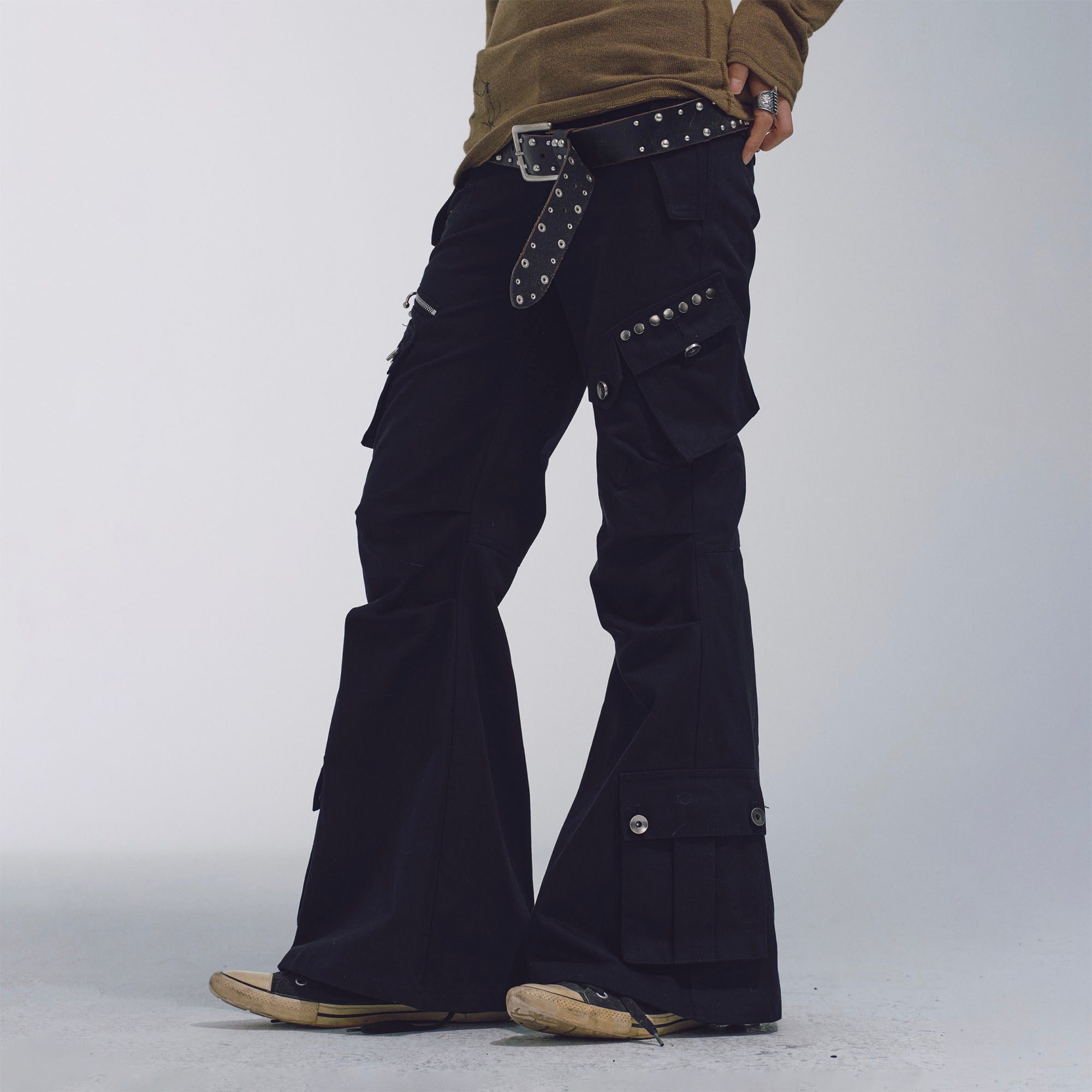 NONAME SPACE Pleated Multi-Pocket Flared Cargo Pants