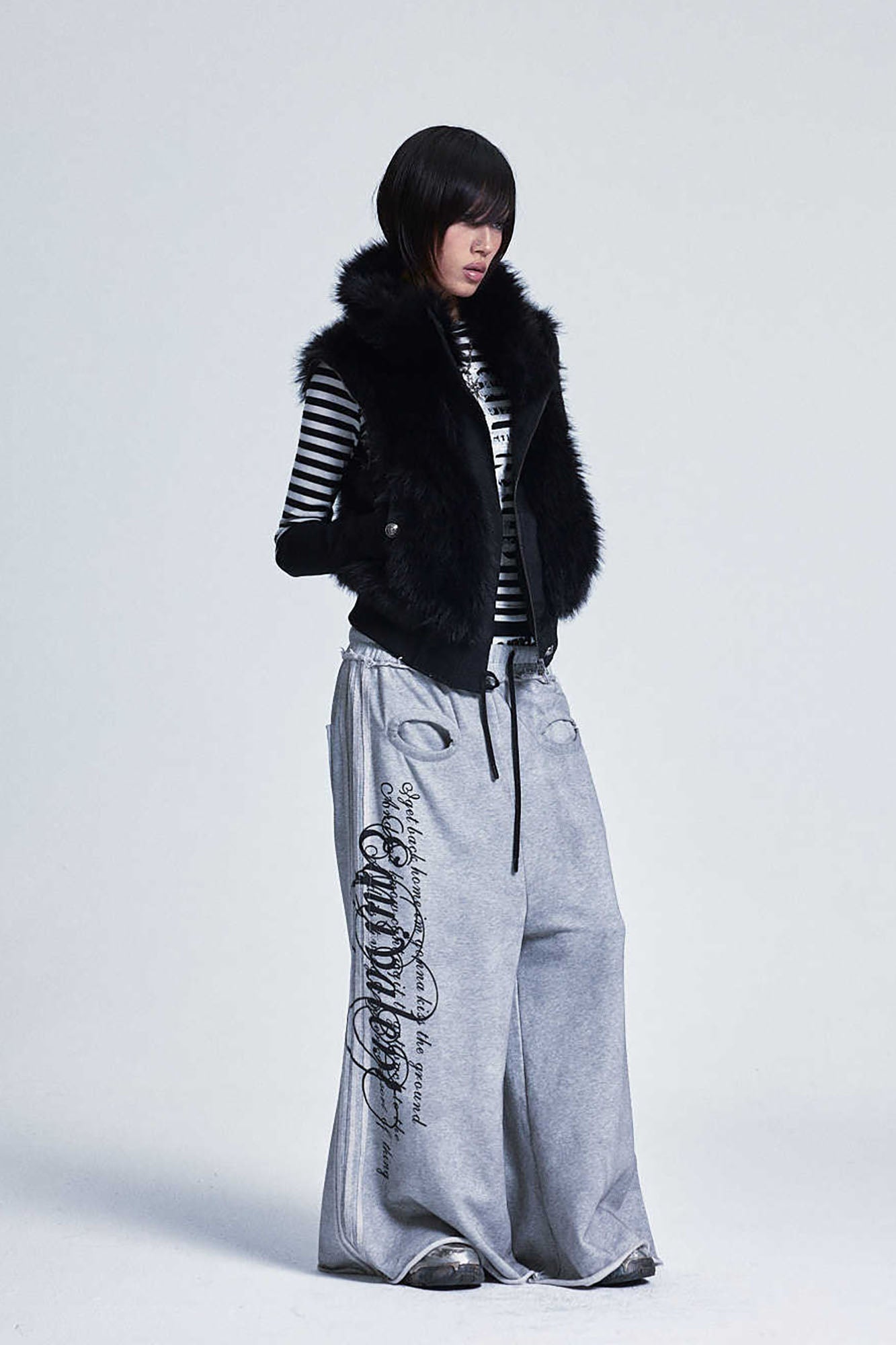 NONAME SPACE Detachable Sleeve Studded Cross Faux Fur Jacket